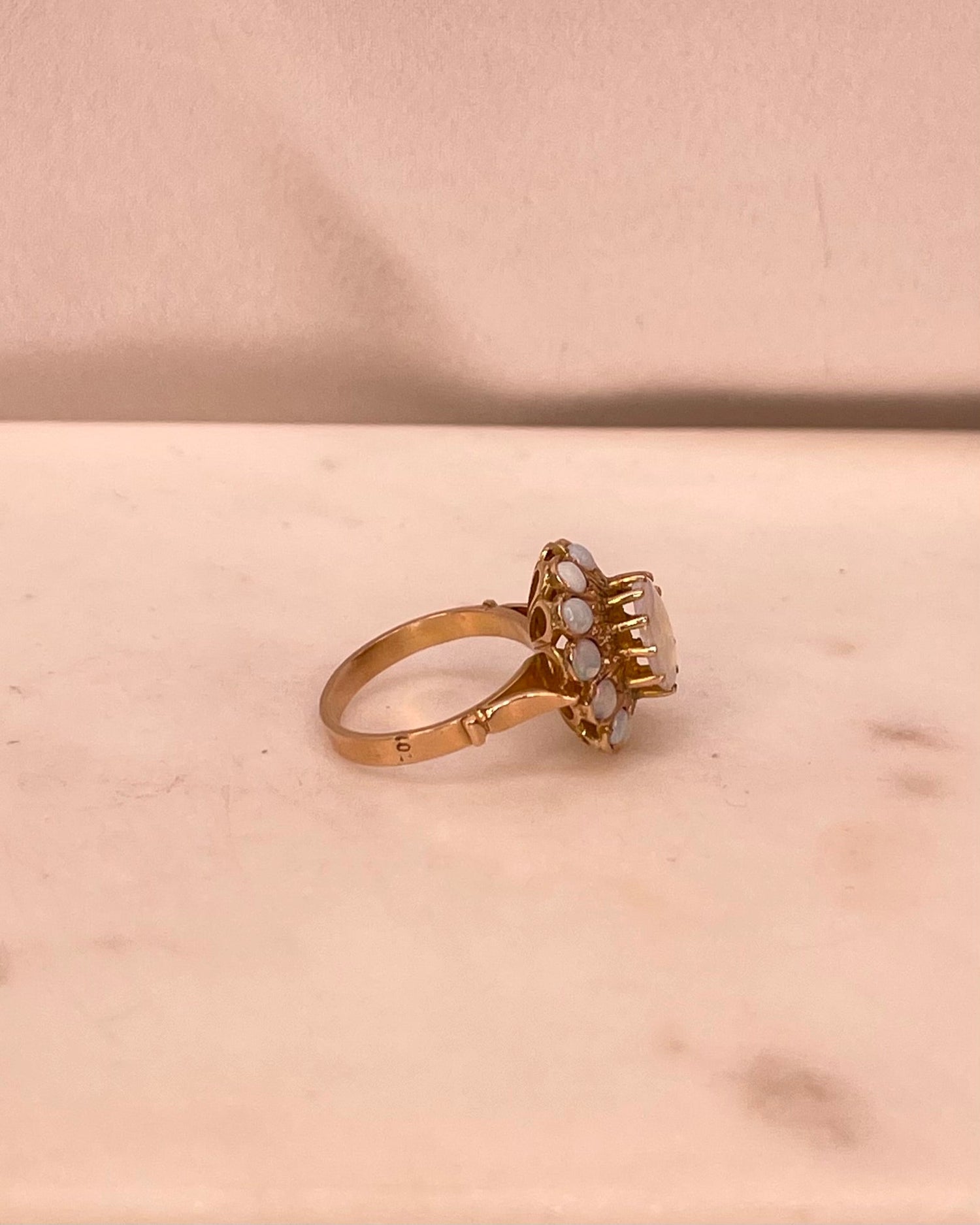 Bague Marguerite Opales 1 carat &quot;Elmire&quot; - Elliade Paris
