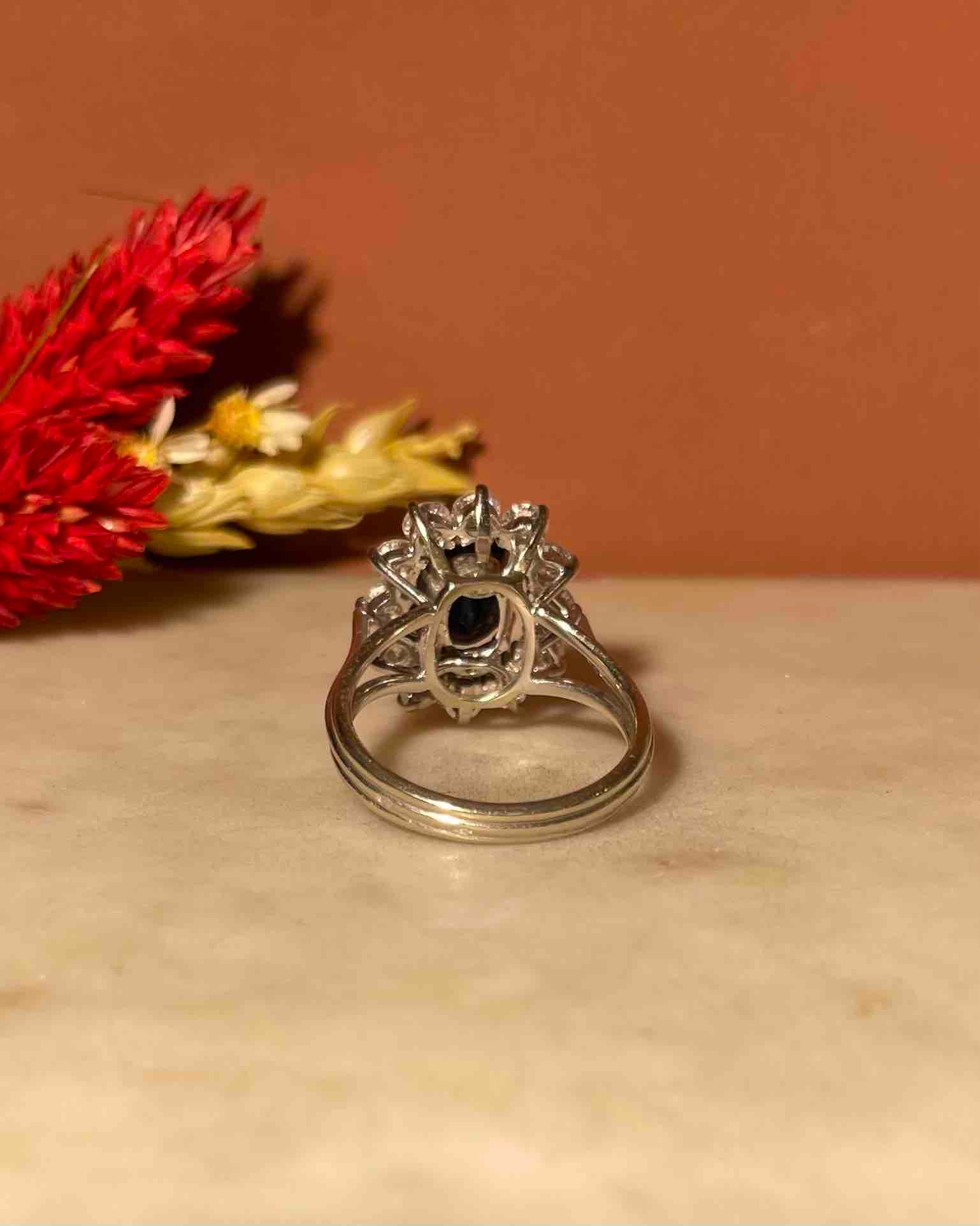 Anillo "Murphey" con margaritas de zafiro y diamantes de 3 quilates