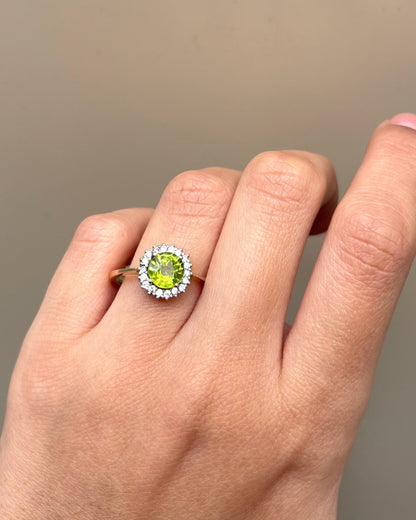 Bague Marguerite Péridot 1.50 carat &amp; 18 Diamants &quot;Lina&quot; - Elliade Paris