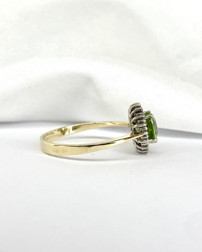 Bague Marguerite Péridot 1.50 carat &amp; 18 Diamants &quot;Lina&quot; - Elliade Paris