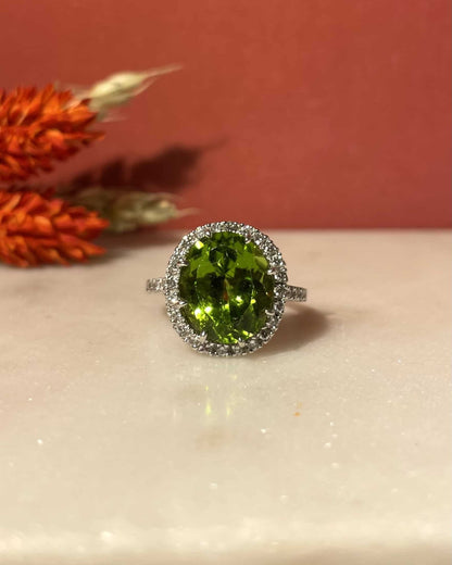 Bague Marguerite Péridot 7.70 Carats &amp; 44 Diamants &quot;Olivia&quot; - Elliade Paris