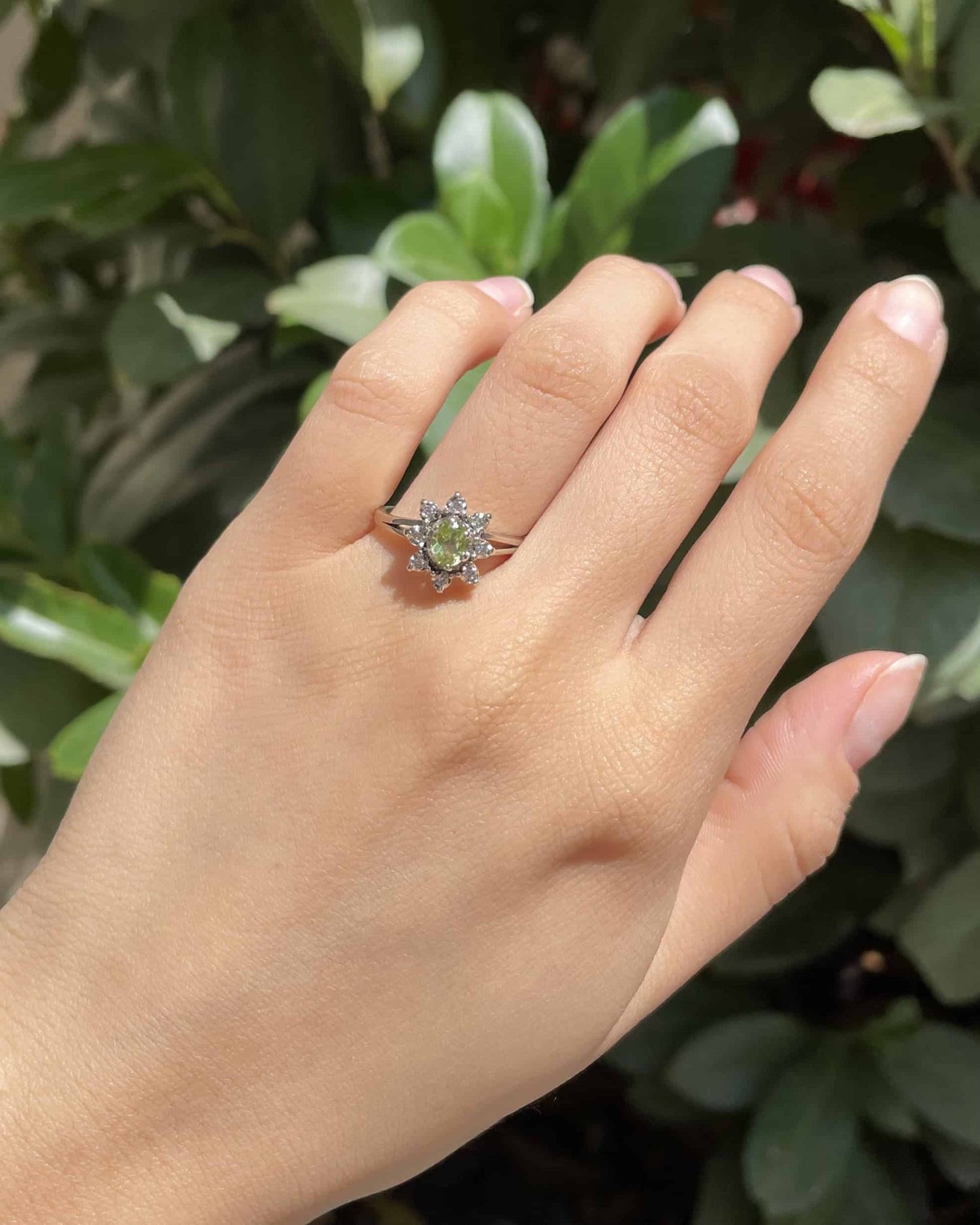Bague Marguerite Péridot &amp; Diamants &quot;Cystée&quot; - Elliade Paris