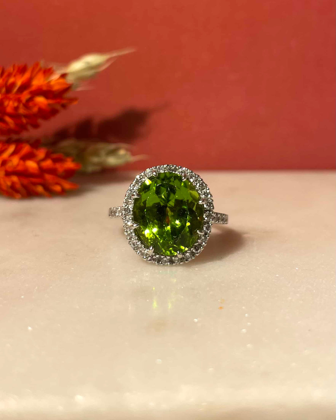 Bague Marguerite Péridot 7.70 Carats &amp; 44 Diamants &quot;Olivia&quot;