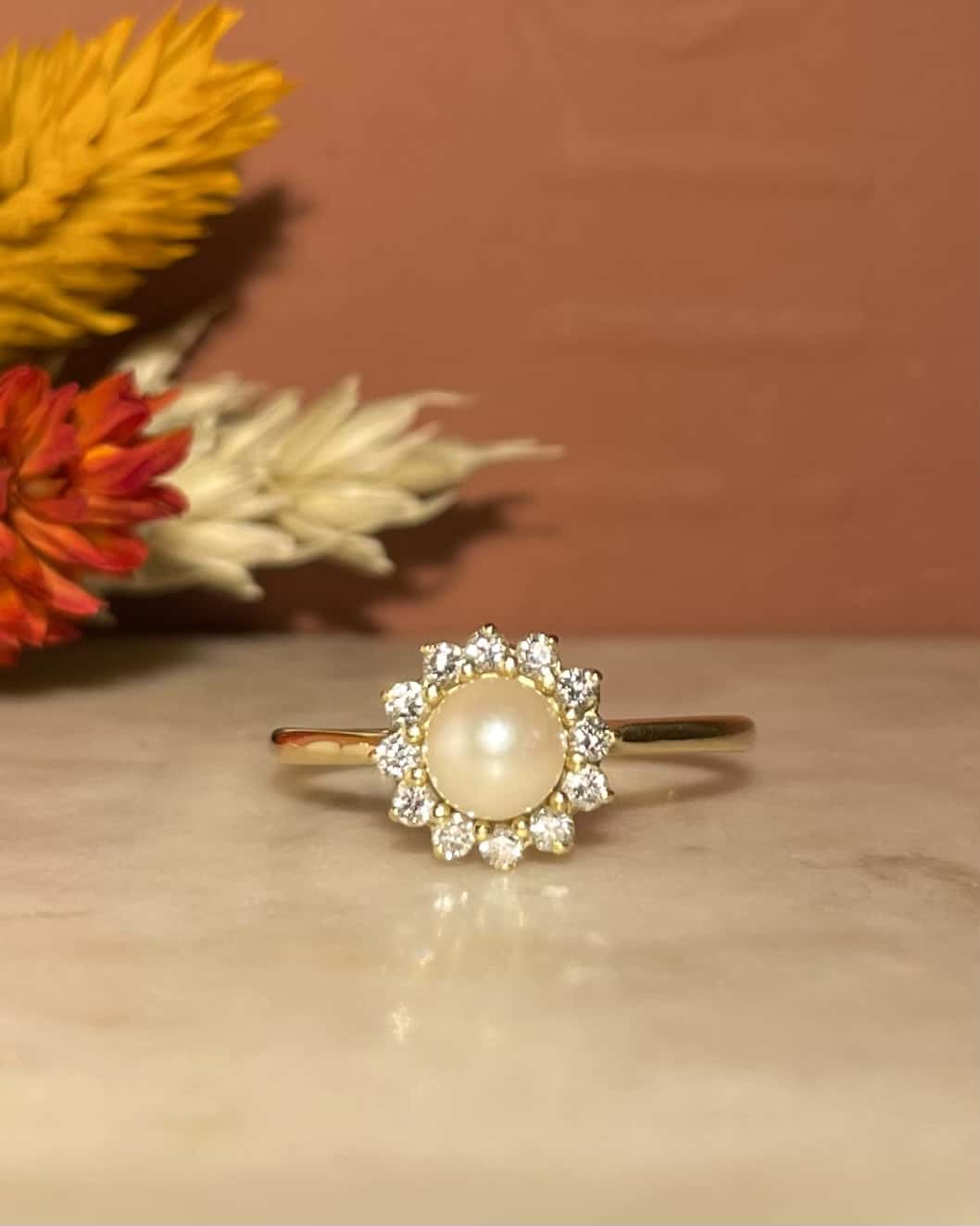 Bague Marguerite Perle &amp; 12 Diamants "Jensyn" - Elliade Paris