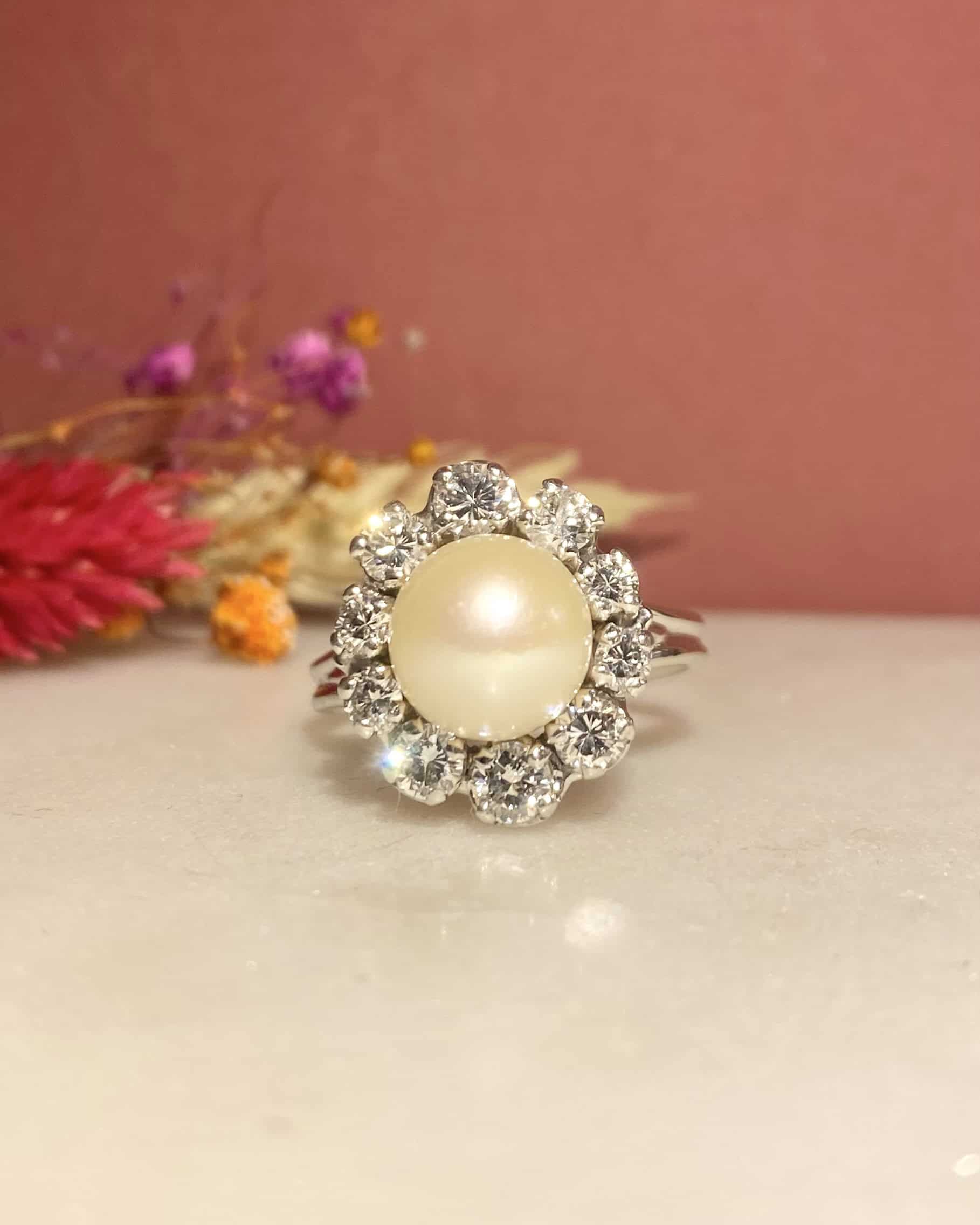 Anillo "Loeva" con margaritas de perla y diamantes de 1 quilate