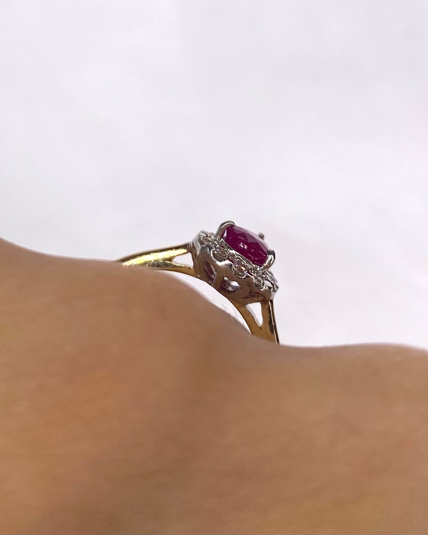 Bague Marguerite Poire Rubis 1 carat &amp; Diamants "Georgia" - Elliade Paris