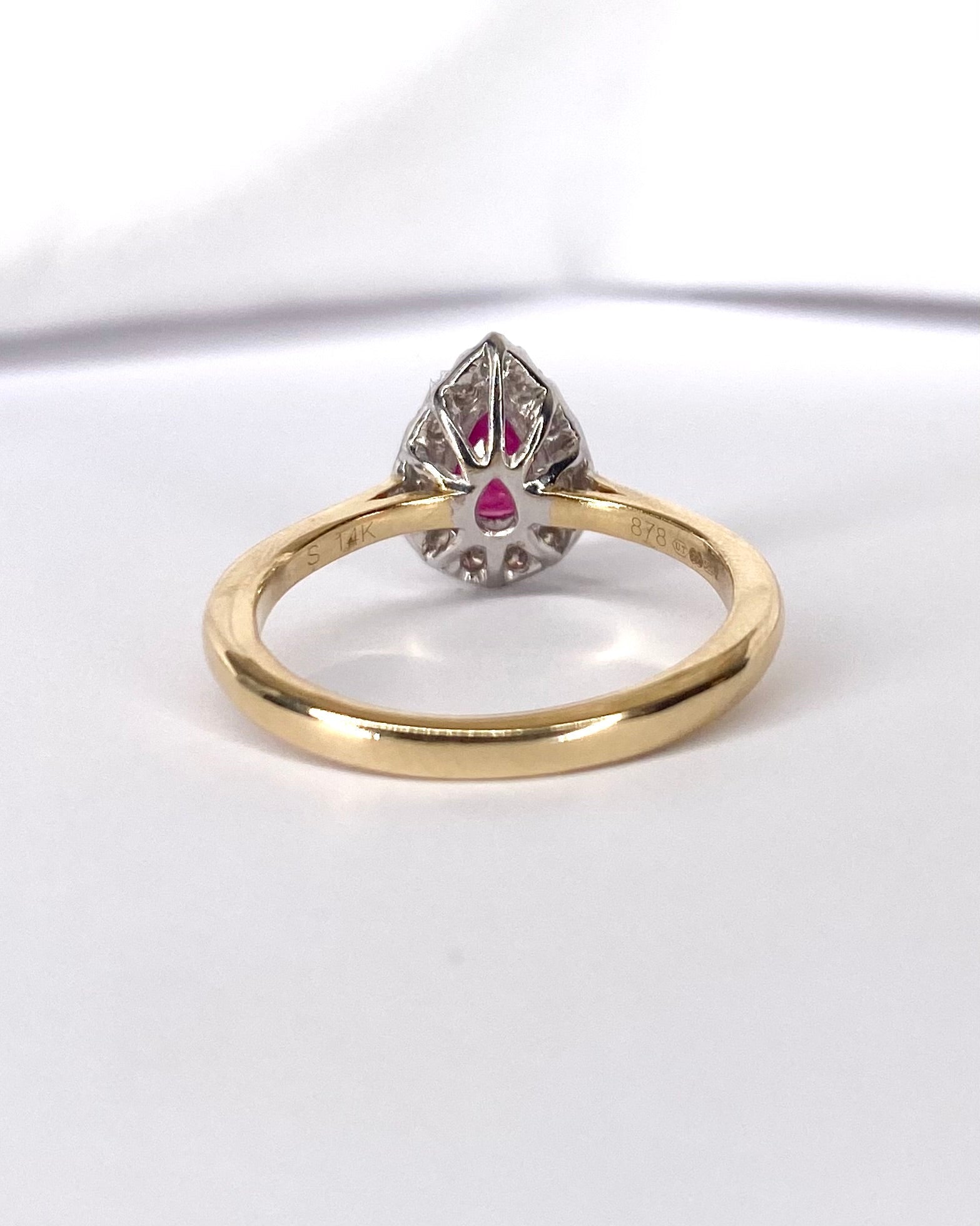 Bague Marguerite Poire Rubis 1 carat &amp; Diamants "Georgia" - Elliade Paris