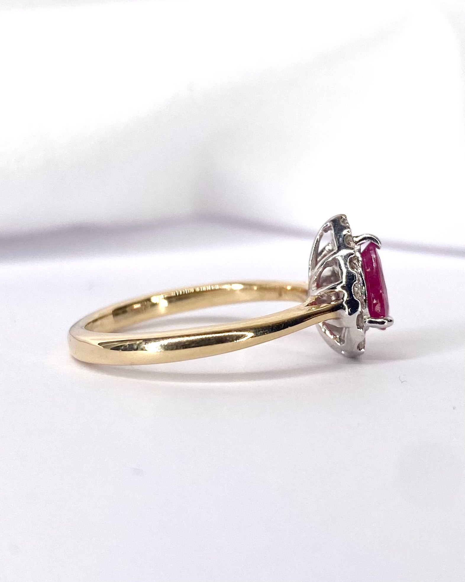 Bague Marguerite Poire Rubis 1 carat &amp; Diamants "Georgia" - Elliade Paris