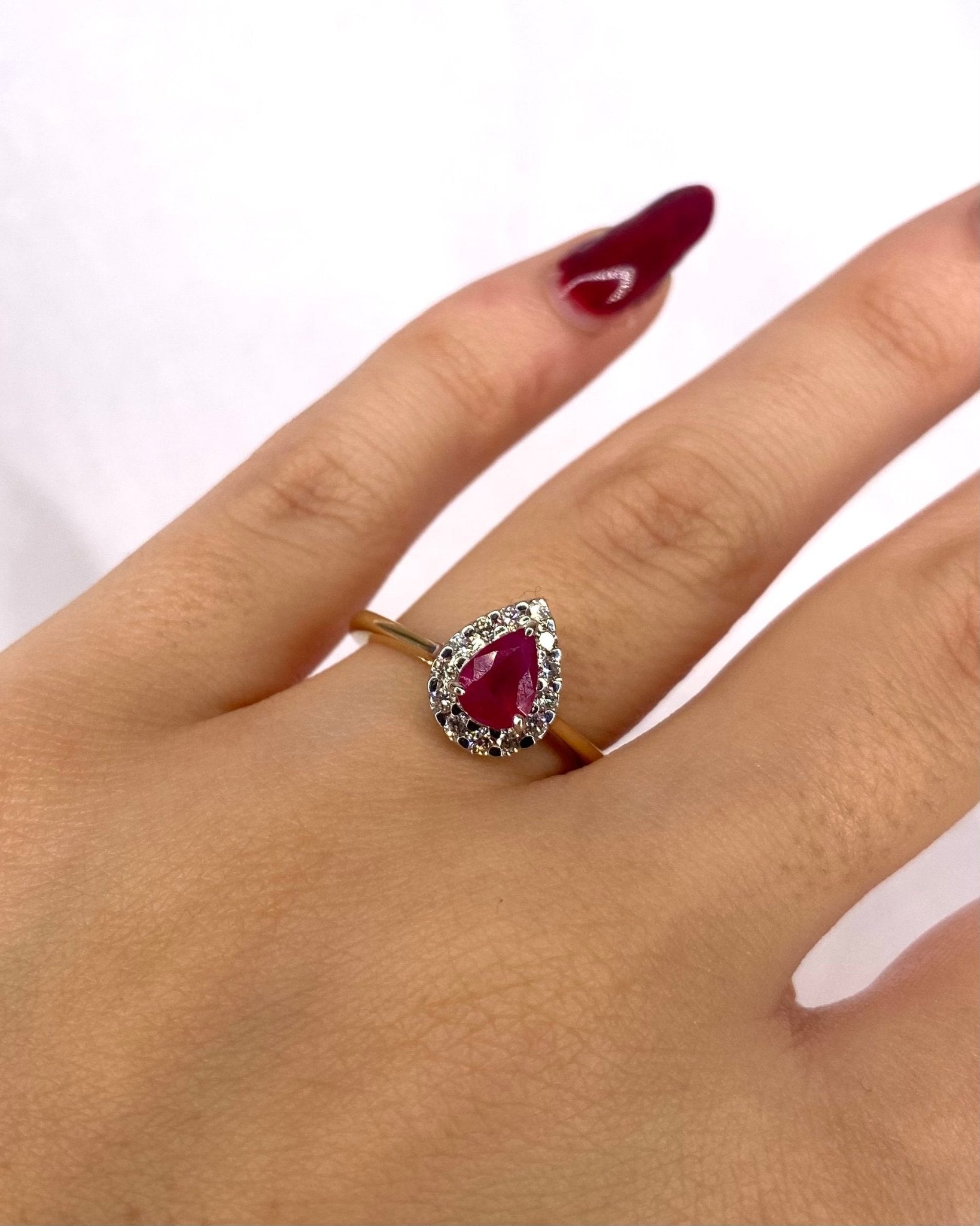 Bague Marguerite Poire Rubis 1 carat &amp; Diamants "Georgia" - Elliade Paris