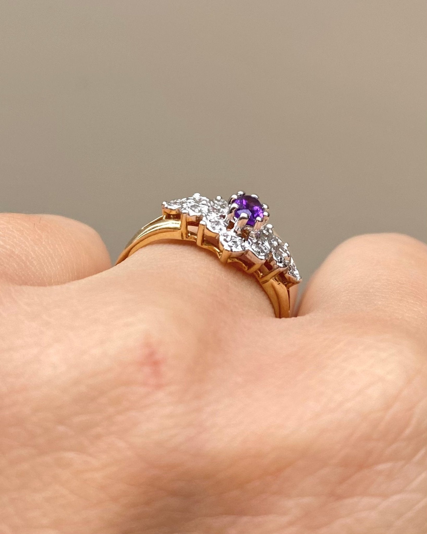 Bague Marguerite Rivière Améthyste &amp; 14 Diamants "Lamia" - Elliade Paris