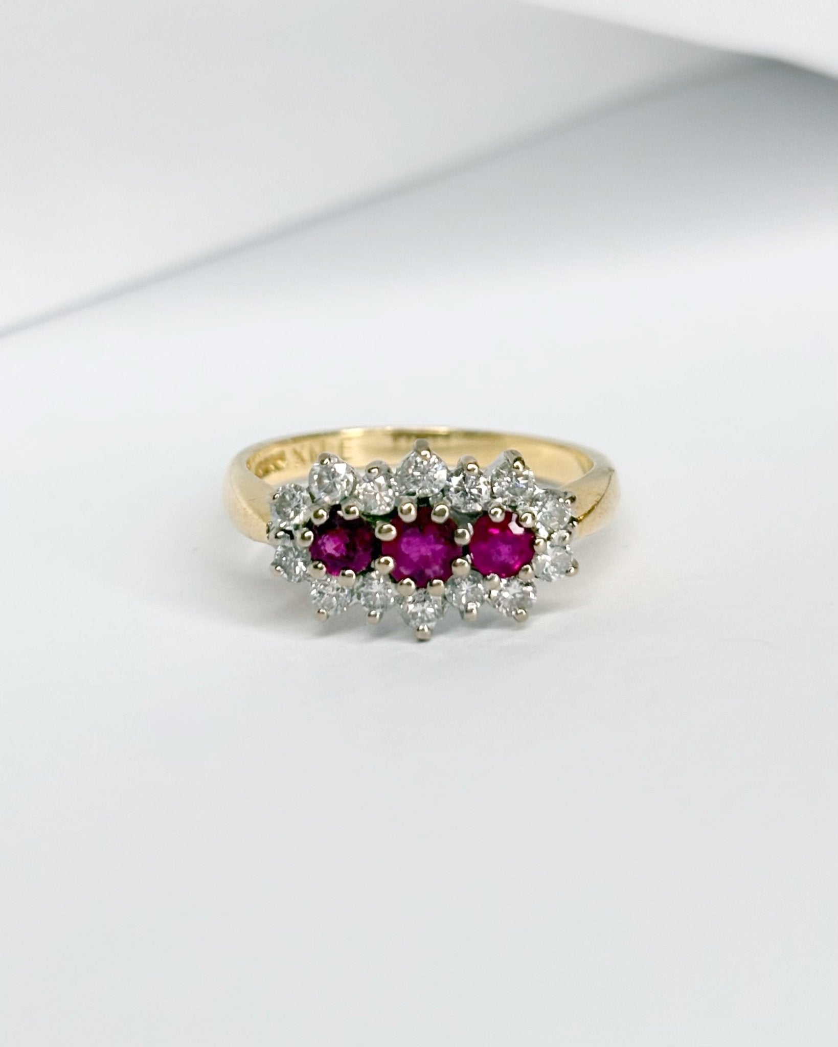 Bague Marguerite Rivière Rubis 0.49 carat &amp; Diamants 0.42 carat "Emilia" - Elliade Paris