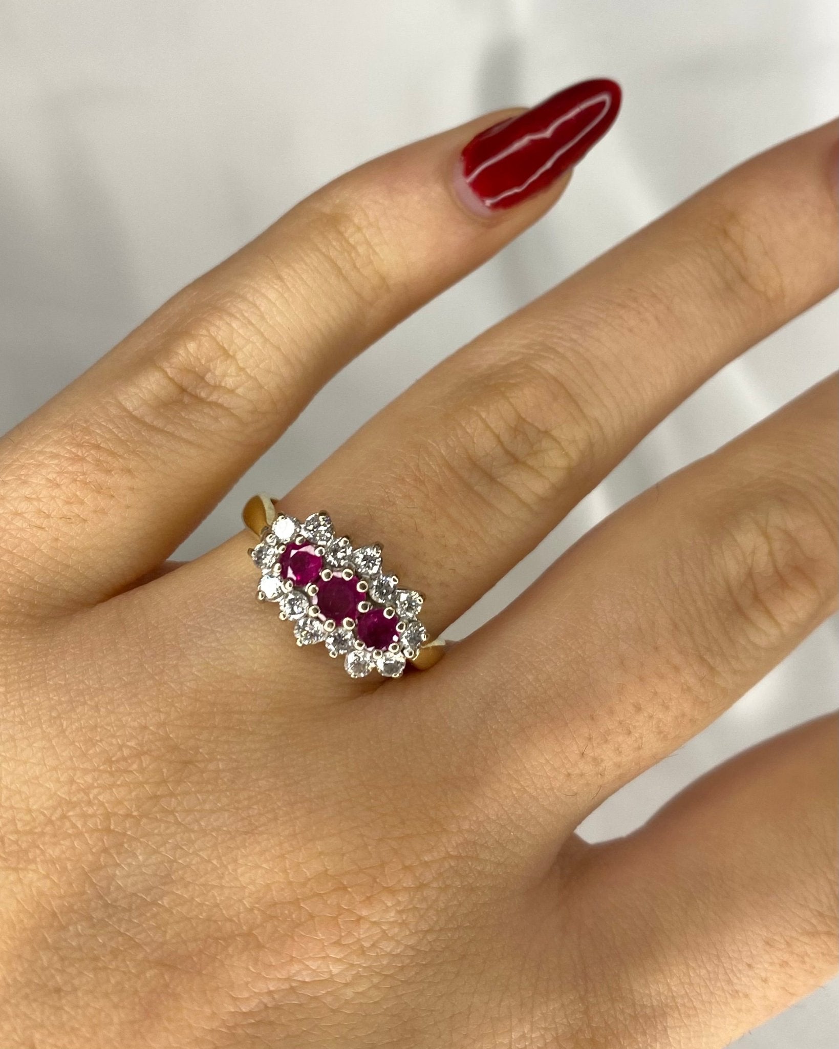 Bague Marguerite Rivière Rubis 0.49 carat &amp; Diamants 0.42 carat "Emilia" - Elliade Paris