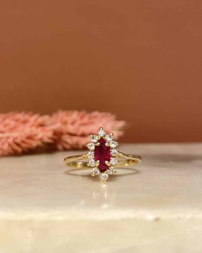Bague Marguerite Rubis 0.30 Carat &amp; Diamants &quot;Murielle&quot; - Elliade Paris