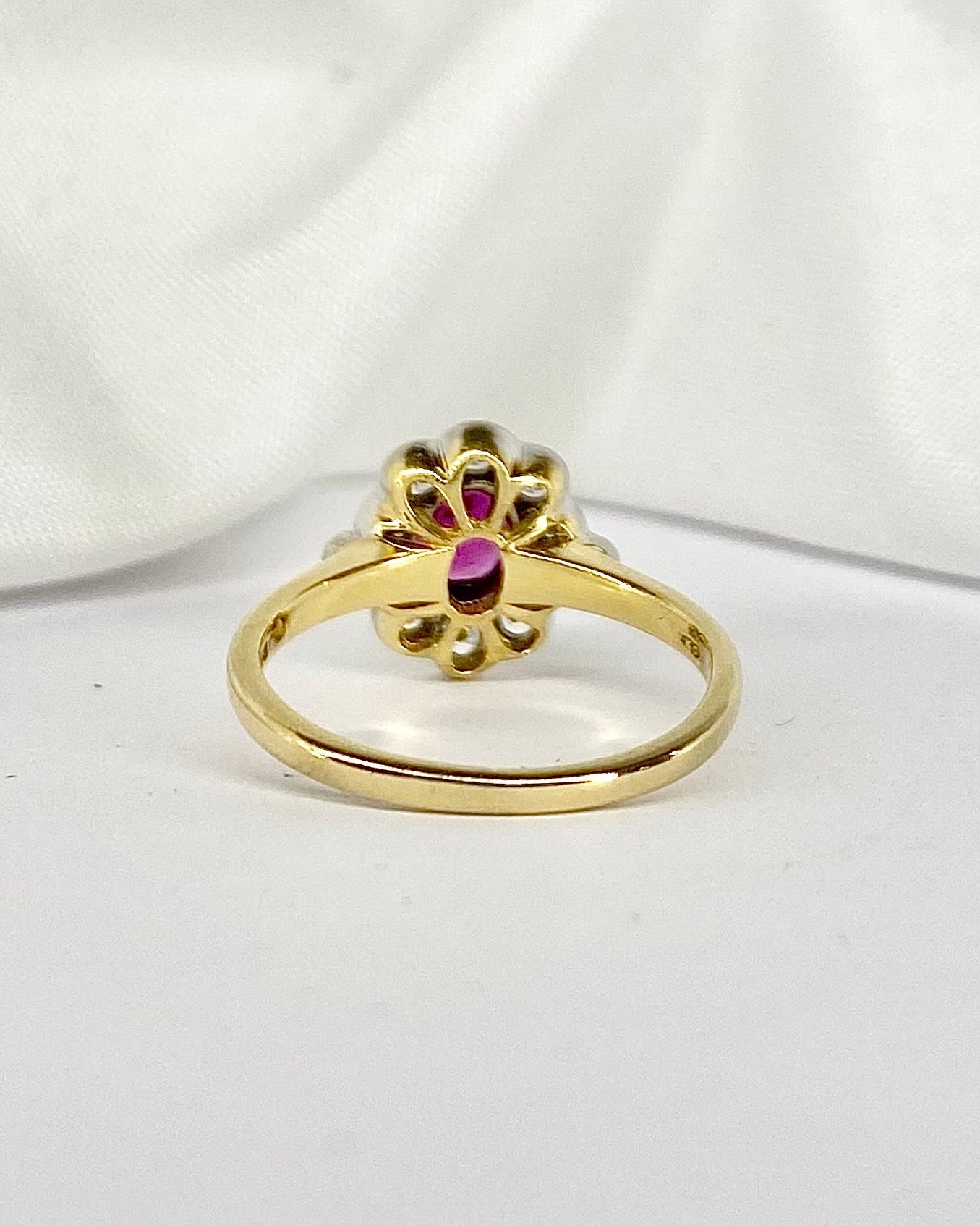 Bague Marguerite Rubis 0.34 carat &amp; 12 Diamants "Suzanne" - Elliade Paris