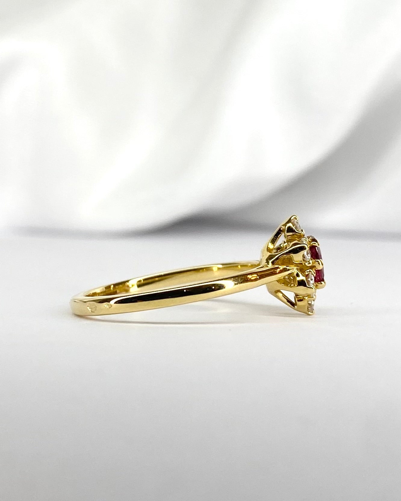 Bague Marguerite Rubis 0.35 carat &amp; Diamants "Romane" - Elliade Paris