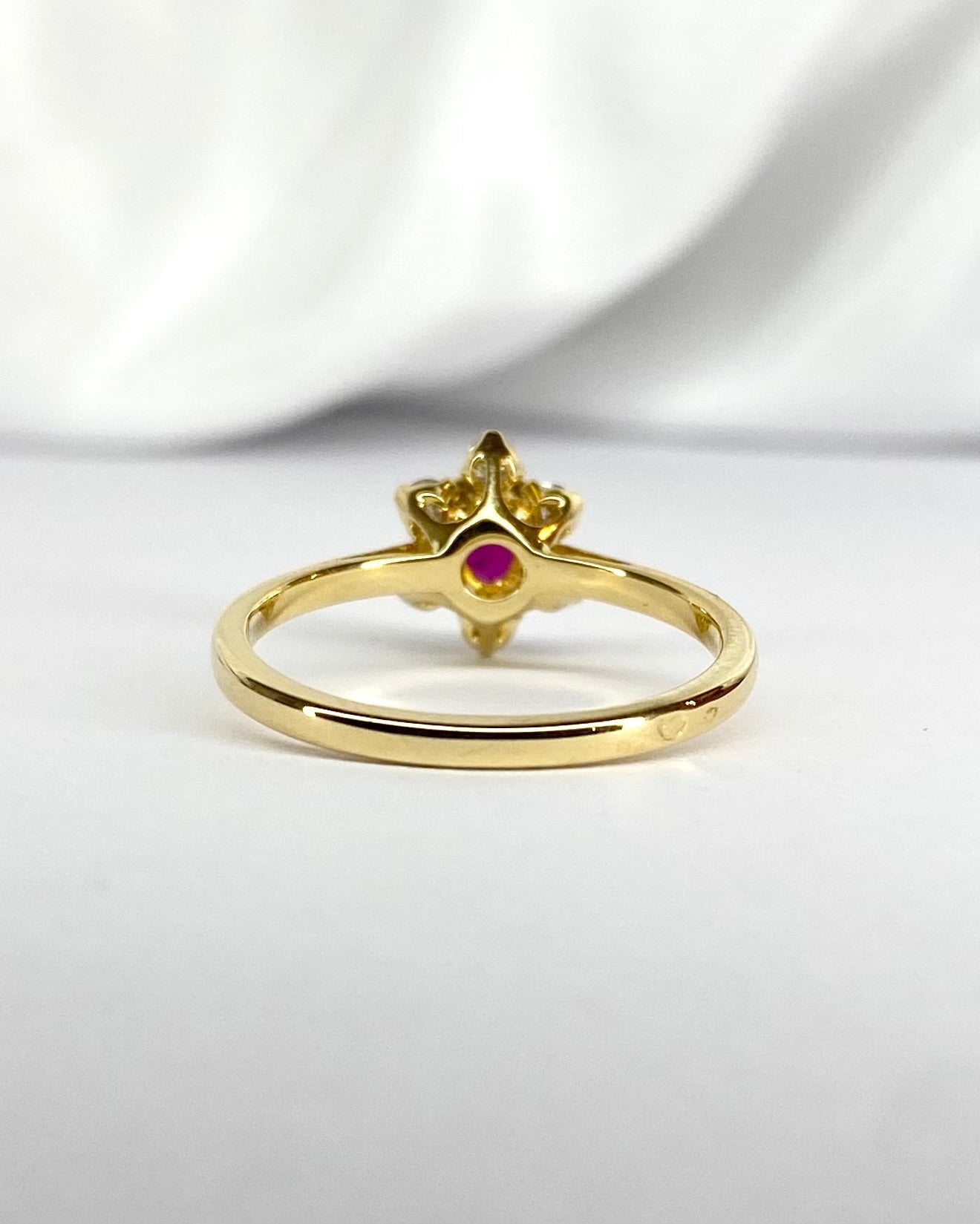 Bague Marguerite Rubis 0.35 carat &amp; Diamants "Romane" - Elliade Paris