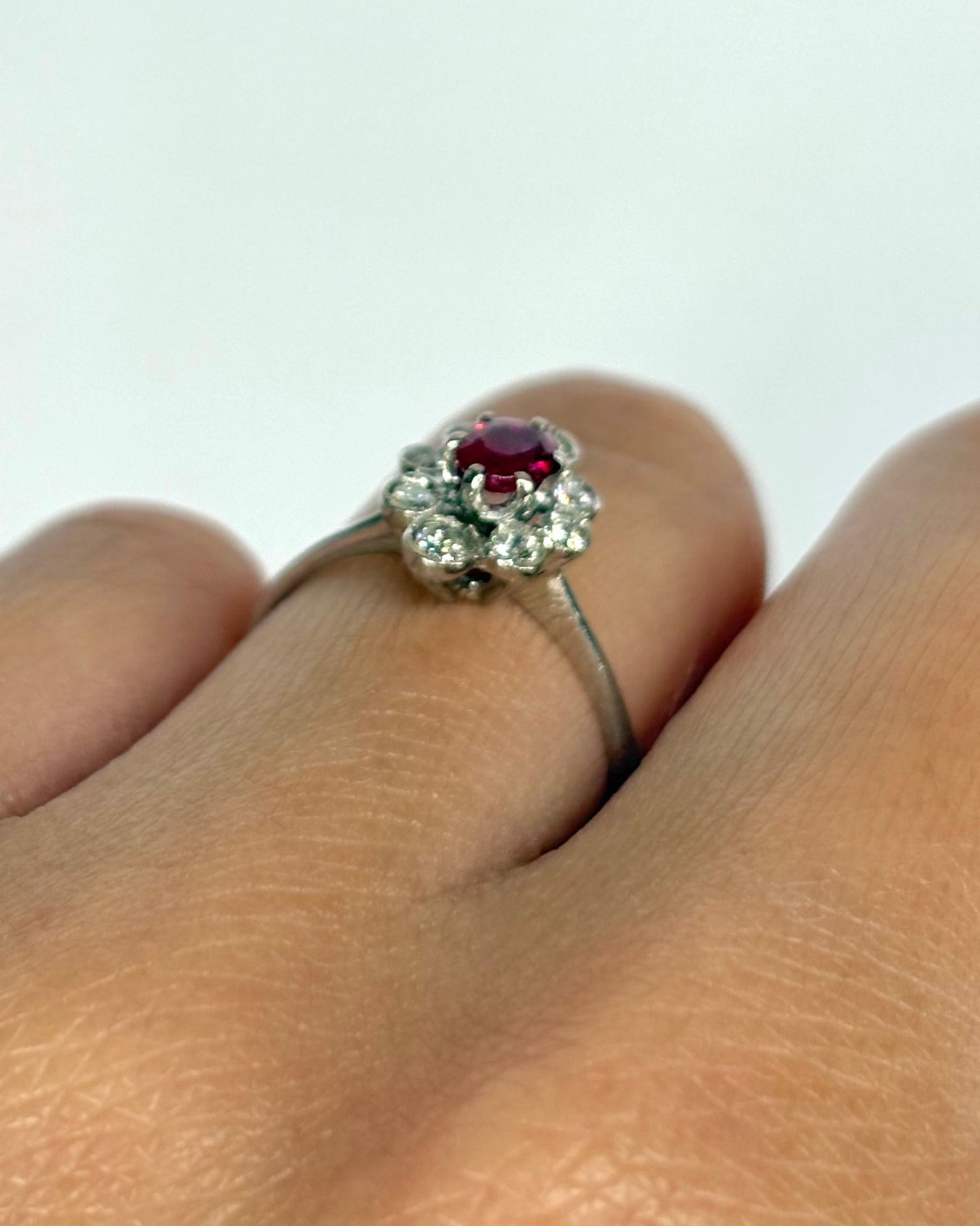 Bague Marguerite Rubis 0.40 carat &amp; 8 Diamants "Romy" - Elliade Paris