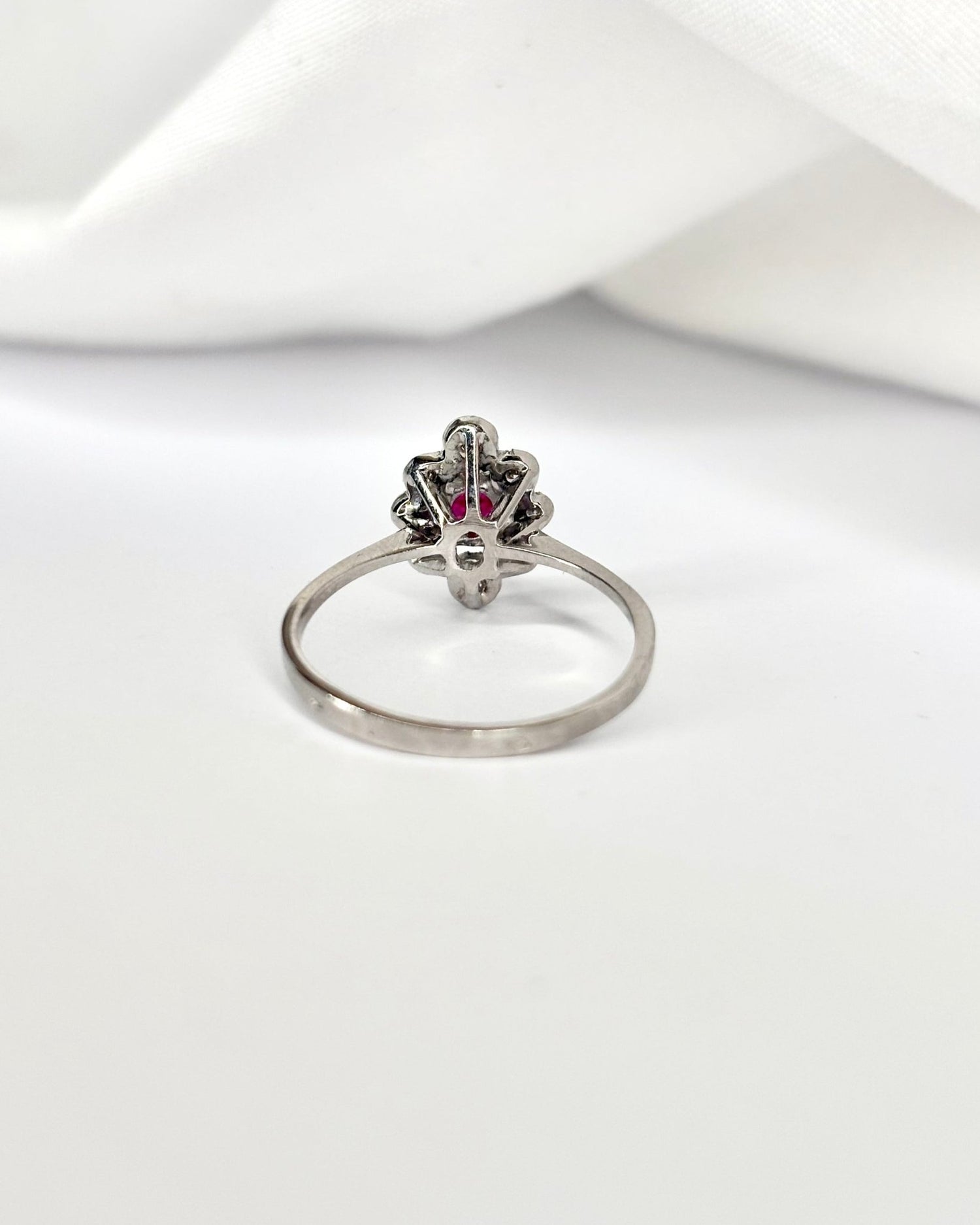 Bague Marguerite Rubis 0.40 carat &amp; 8 Diamants "Romy" - Elliade Paris