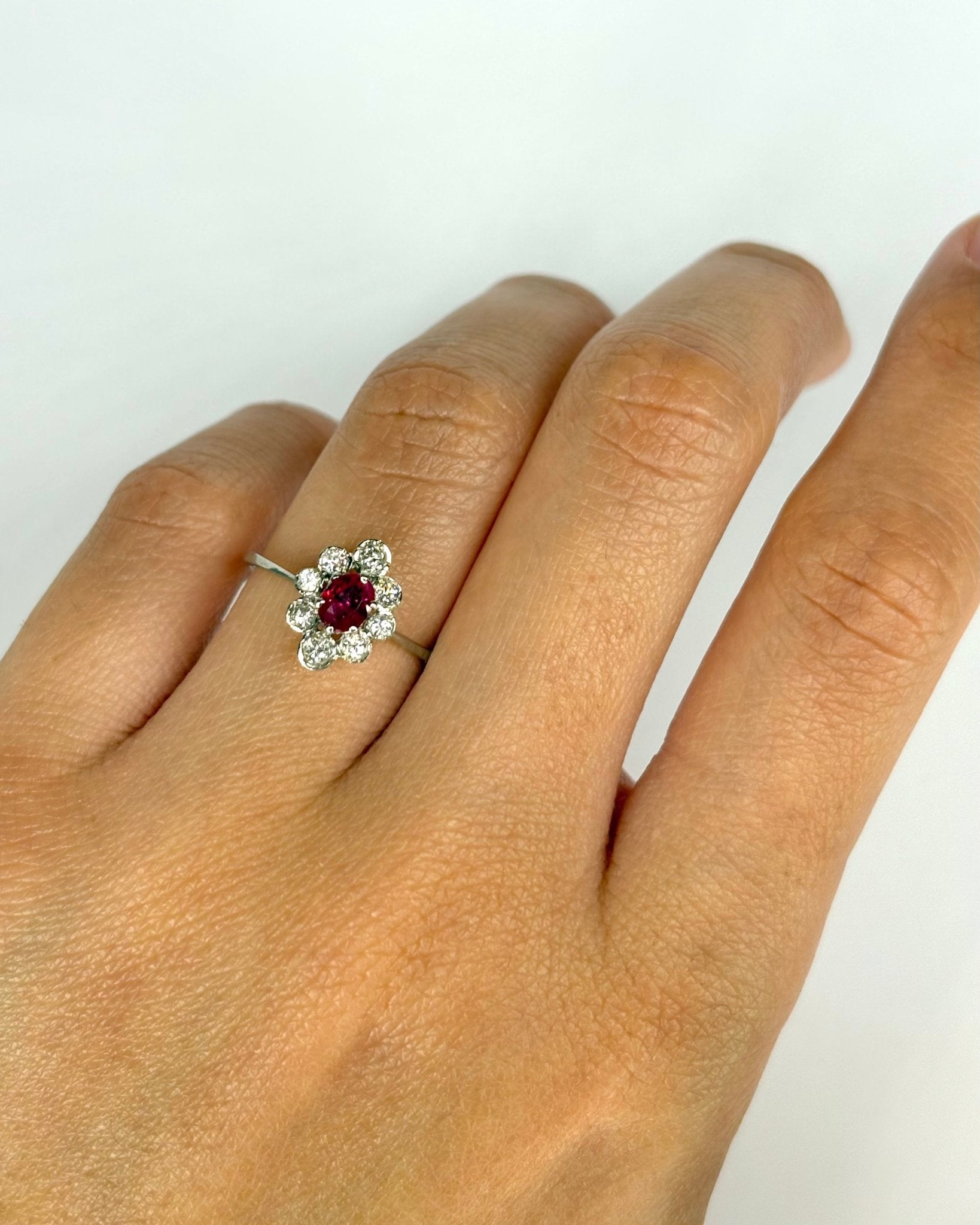 Bague Marguerite Rubis 0.40 carat &amp; 8 Diamants "Romy" - Elliade Paris