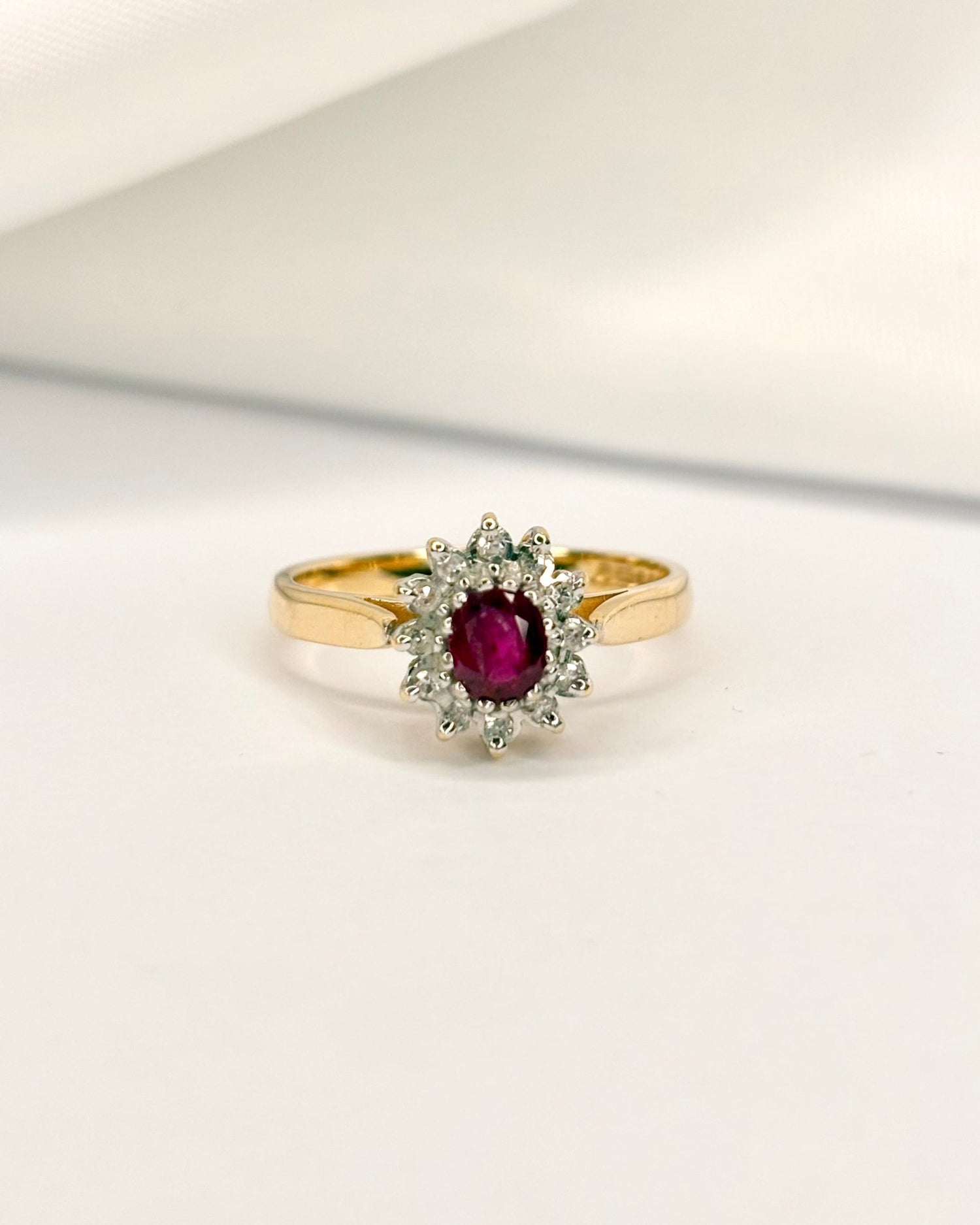Bague Marguerite Rubis 0.42 carat &amp; 12 Diamants "Adisson" - Elliade Paris