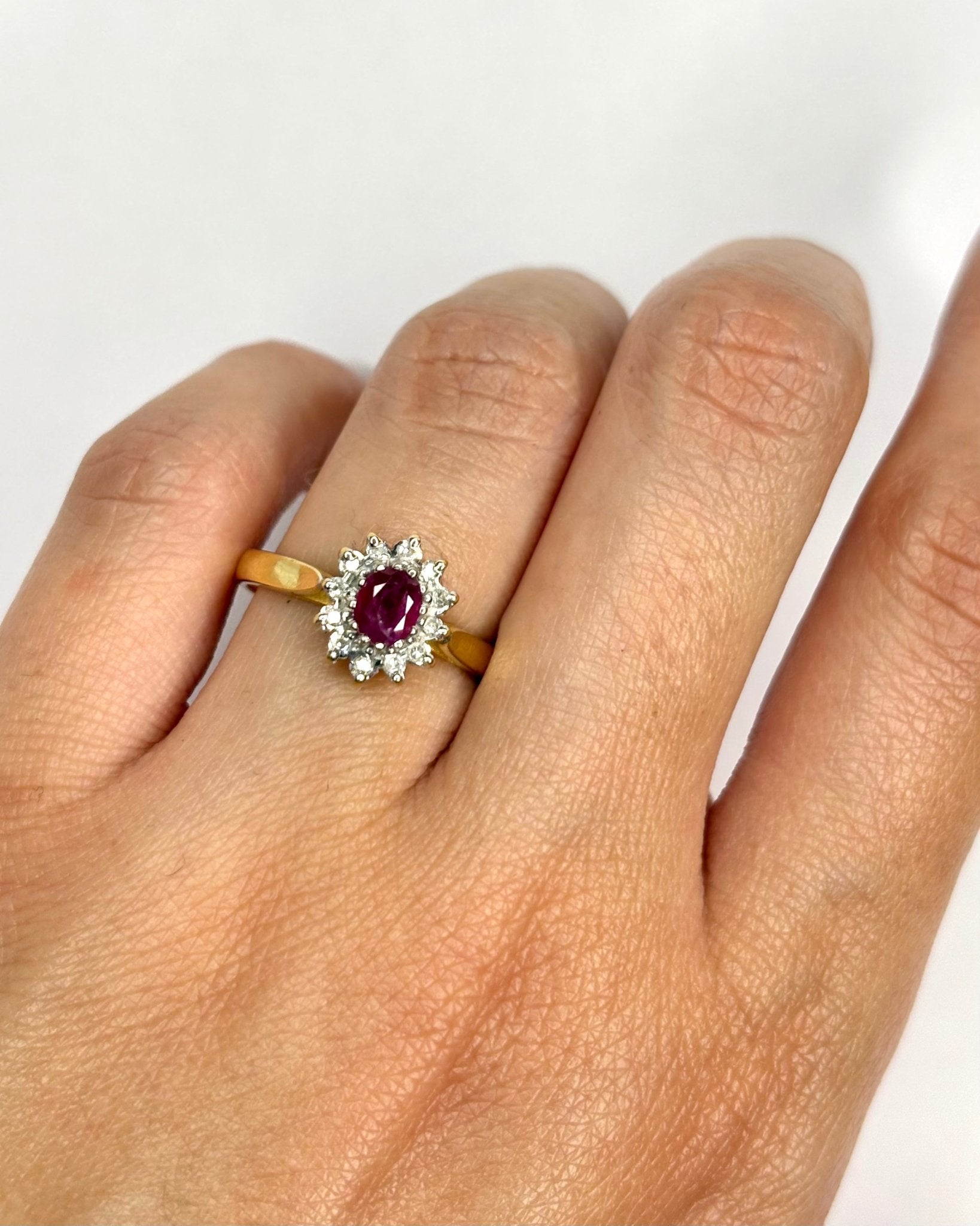 Bague Marguerite Rubis 0.42 carat &amp; 12 Diamants "Adisson" - Elliade Paris