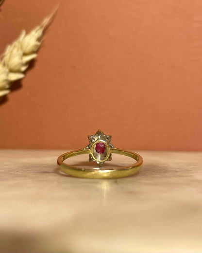 Bague Marguerite Rubis 0.45 Carat &amp; 8 Diamants &quot;Prue&quot; - Elliade Paris
