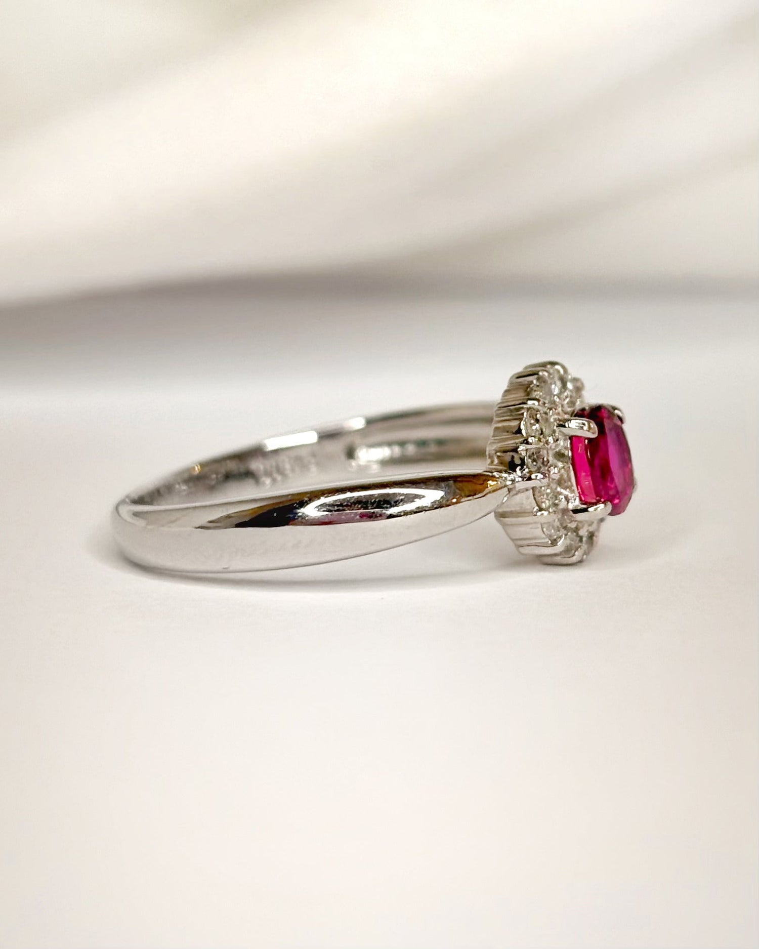 Bague Marguerite Rubis 0.49 carat &amp; Diamants "Faïa" - Elliade Paris