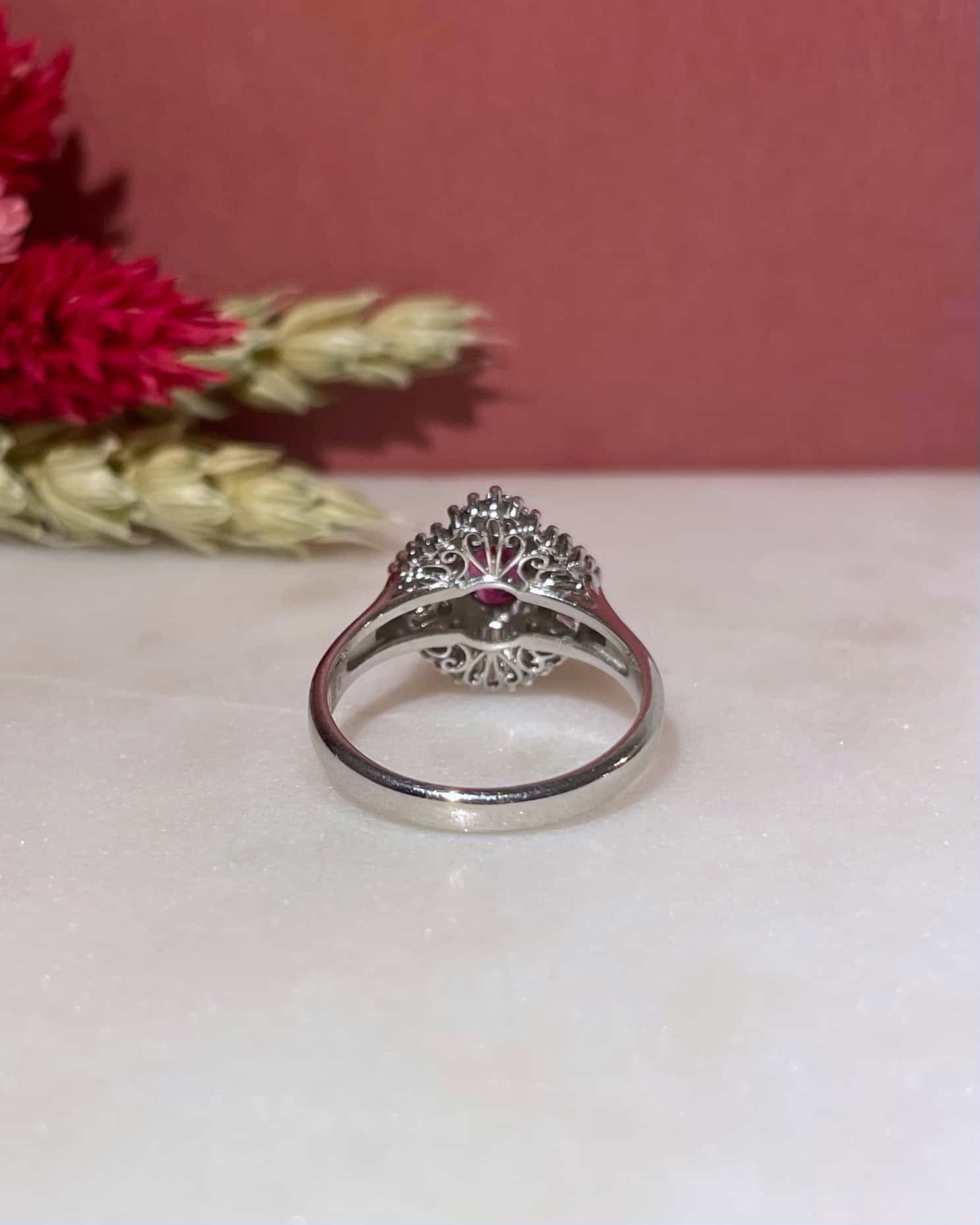 Bague Marguerite Rubis 0.50 carat &amp; 42 Diamants 0.56 carat "Dorina" - Elliade Paris