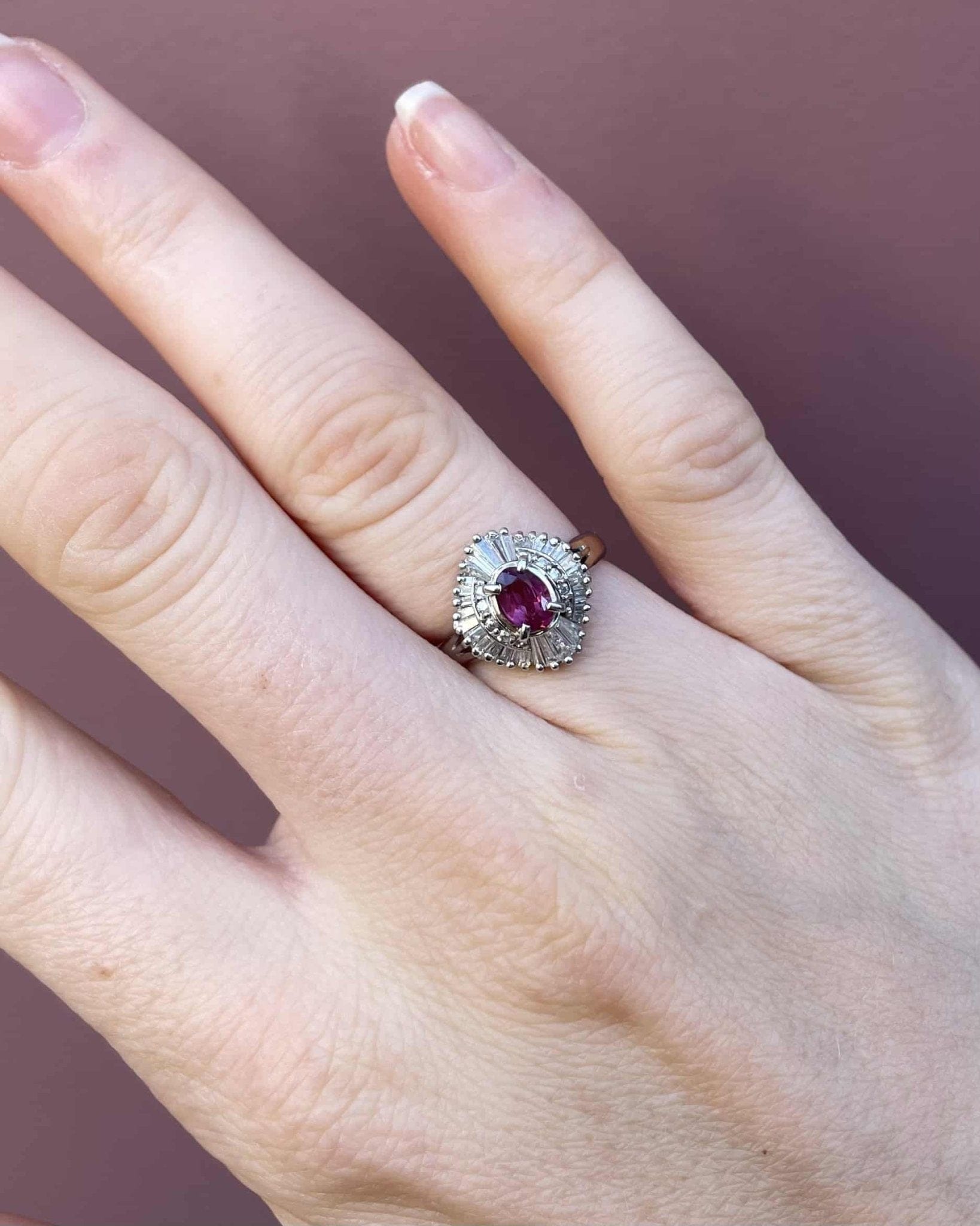 Bague Marguerite Rubis 0.50 carat &amp; 42 Diamants 0.56 carat "Dorina" - Elliade Paris