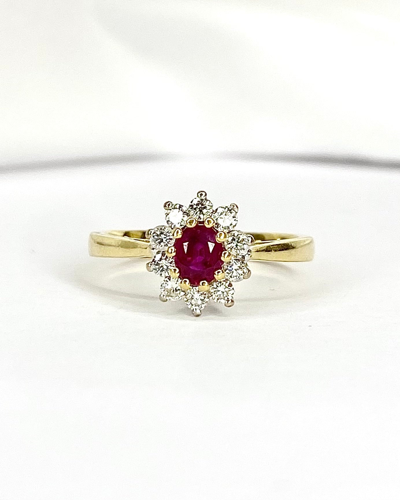 Bague Marguerite Rubis 0.50 carat &amp; Diamants "Oriane" - Elliade Paris