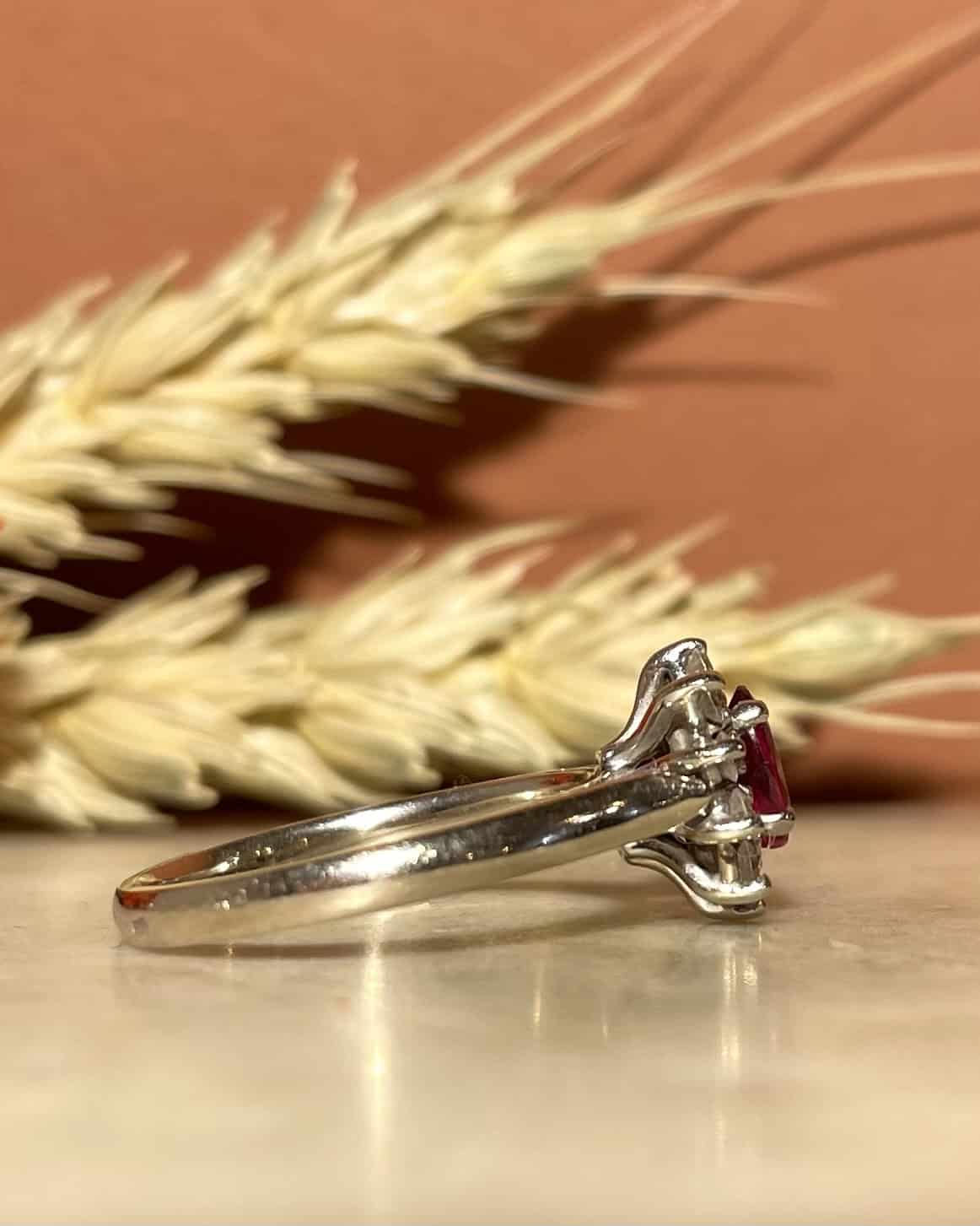 Bague Marguerite Rubis 0.50 carat &amp; Diamants "Ryane" - Elliade Paris