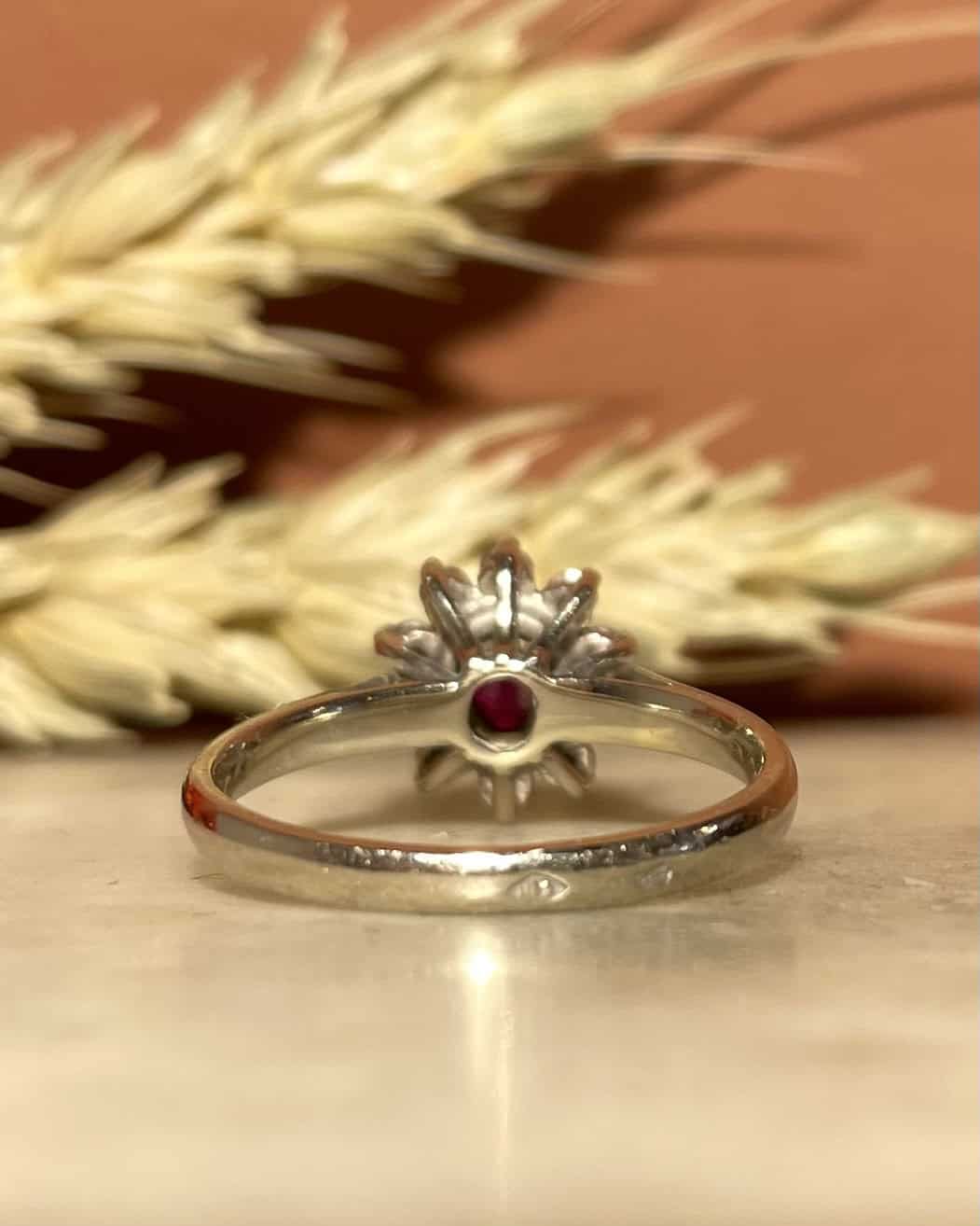 Bague Marguerite Rubis 0.50 carat &amp; Diamants "Ryane" - Elliade Paris