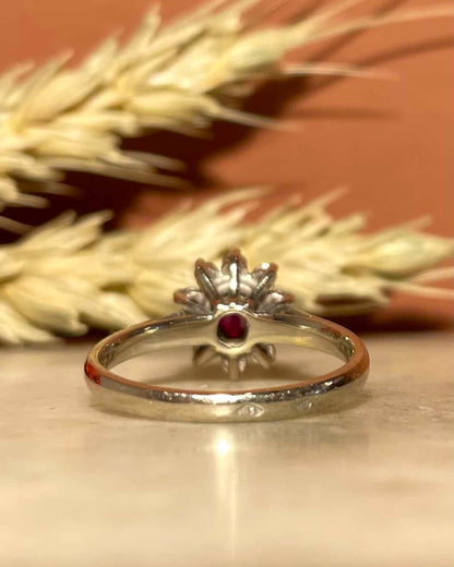 Bague Marguerite Rubis 0.50 carat &amp; Diamants &quot;Ryane&quot; - Elliade Paris