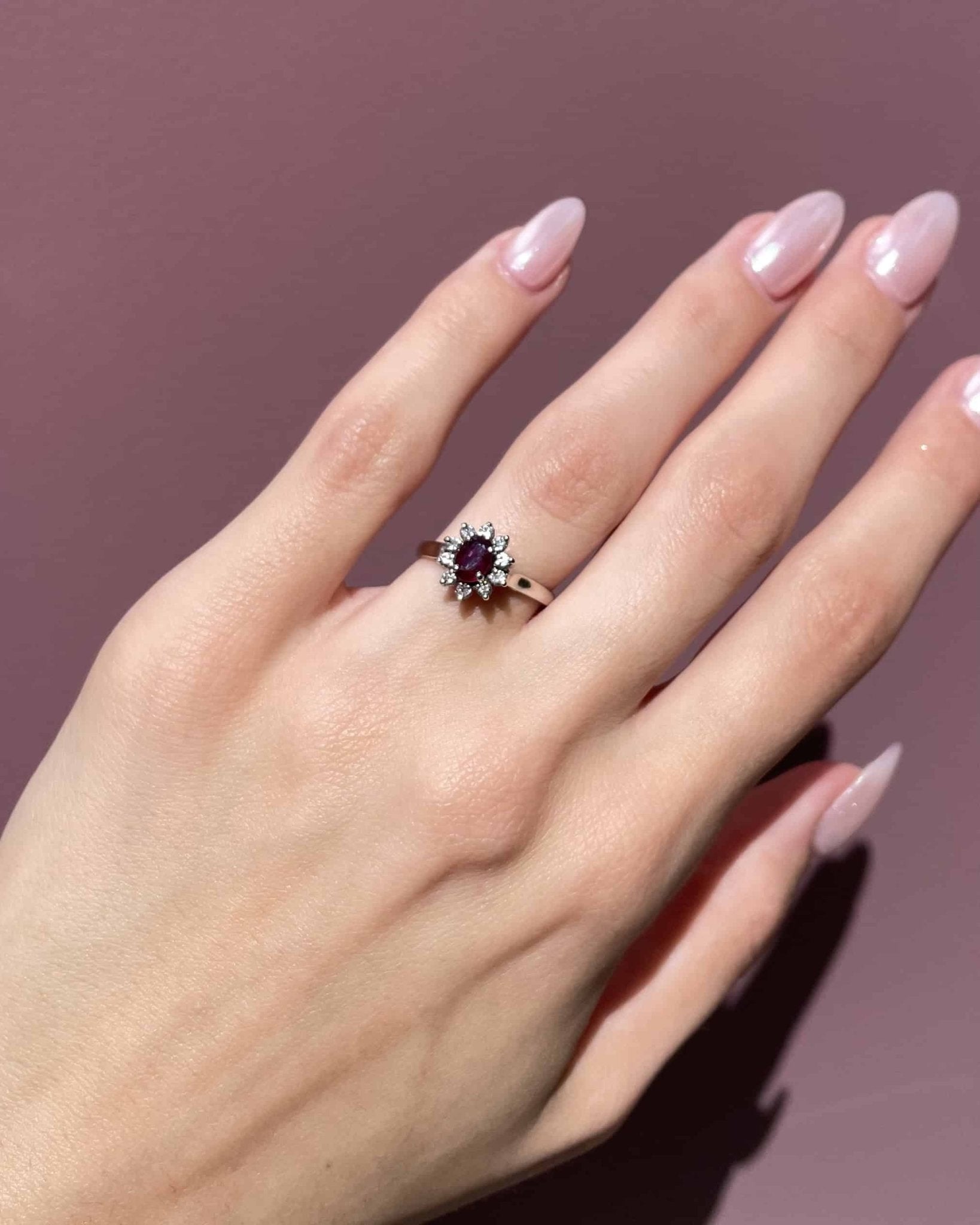 Bague Marguerite Rubis 0.50 carat &amp; Diamants &quot;Ryane&quot; - Elliade Paris