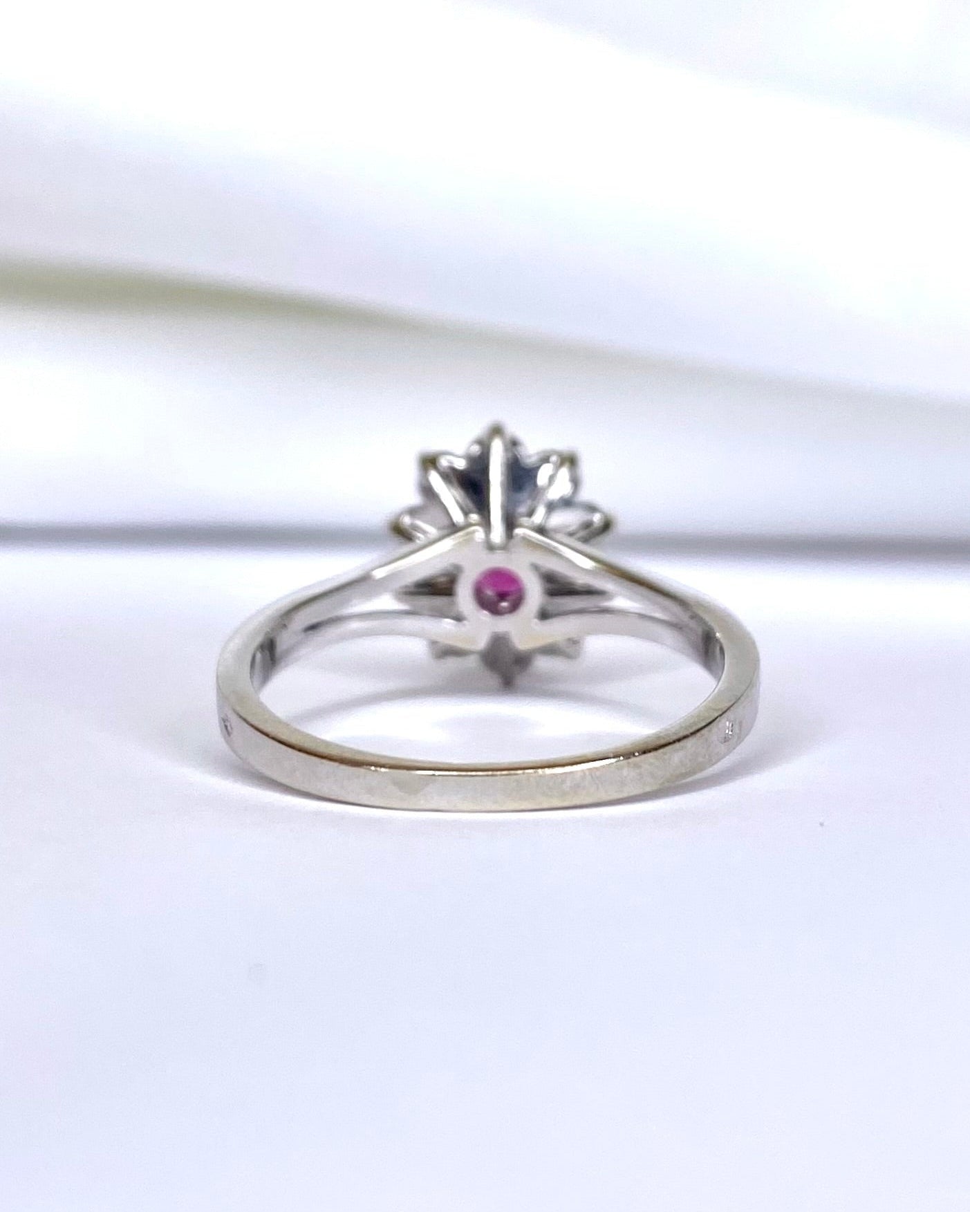 Bague Marguerite Rubis 0.55 carat &amp; Diamants 0.30 carat "Adeline" - Elliade Paris
