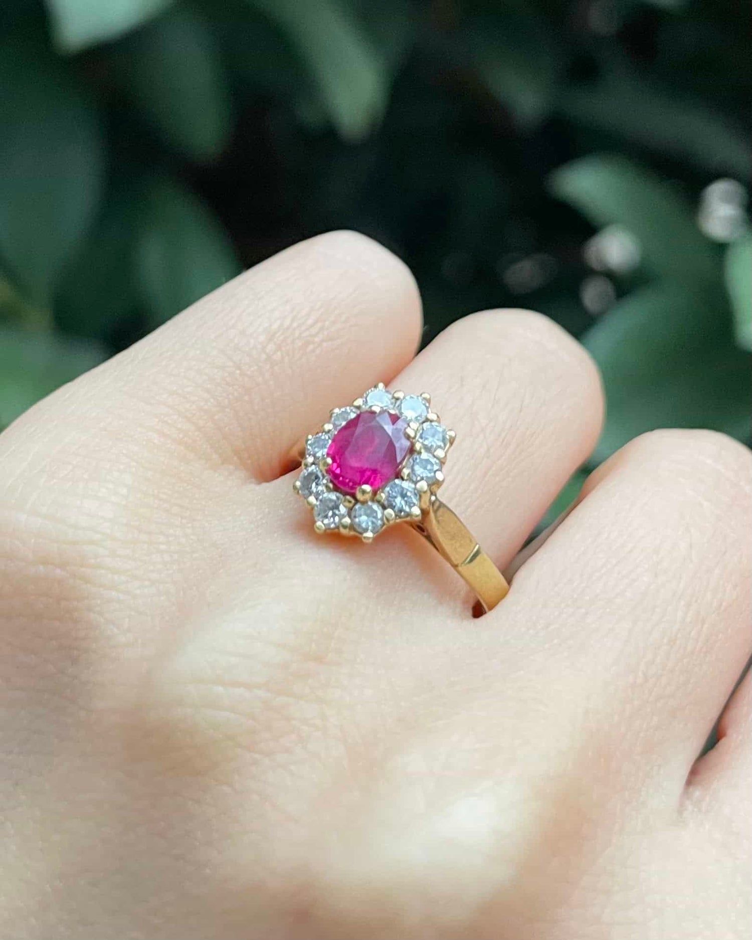 Bague Marguerite Rubis 0.55 carat &amp; Diamants 0.30 carat &quot;Fériel&quot; - Elliade Paris