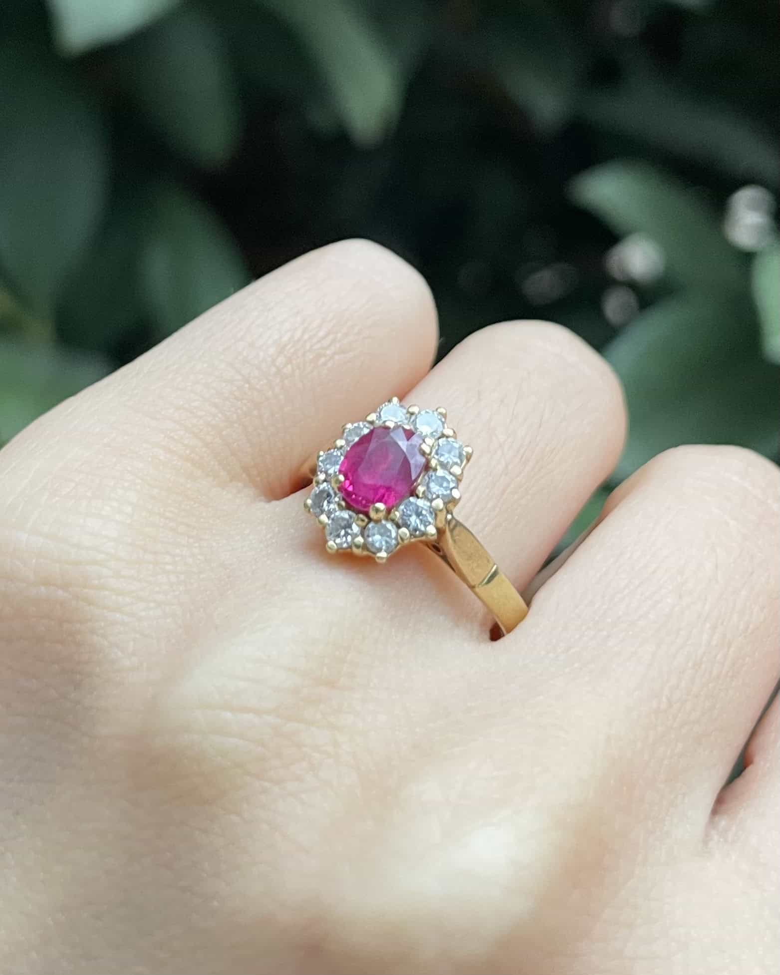 Bague Marguerite Rubis 0.55 carat &amp; Diamants 0.30 carat "Fériel" - Elliade Paris