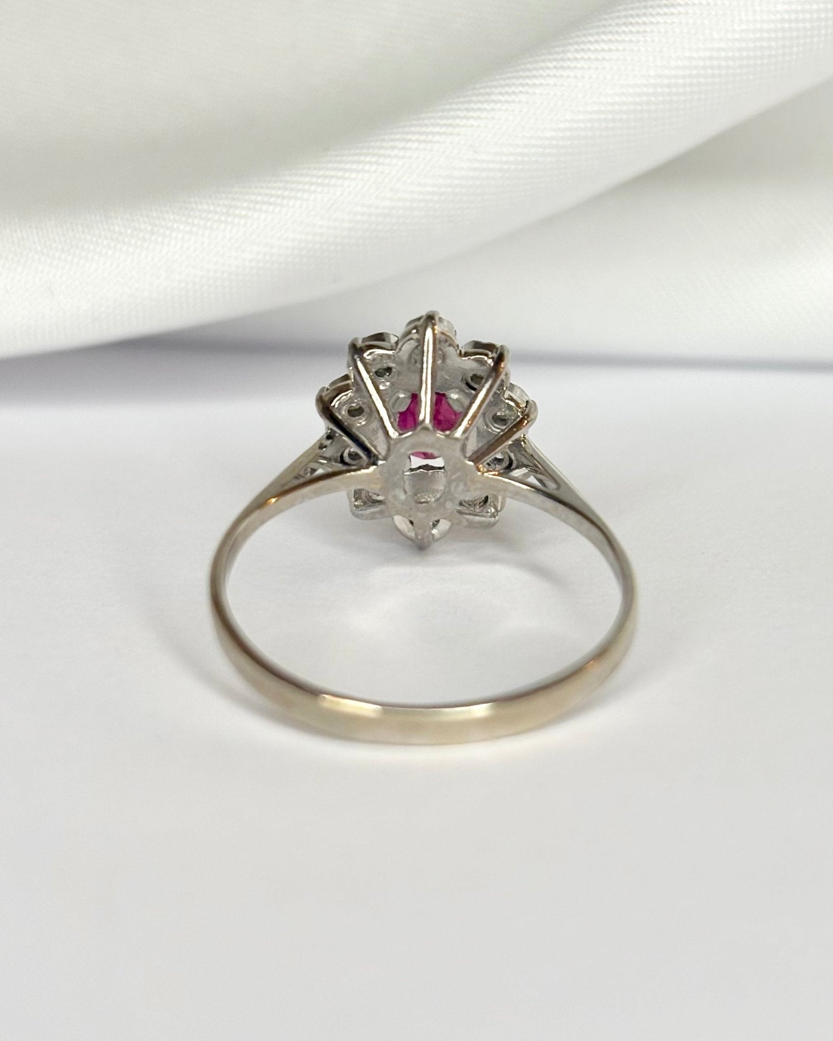 Bague Marguerite Rubis 0.55 carat &amp; Diamants 0.30 carat "Irène" - Elliade Paris