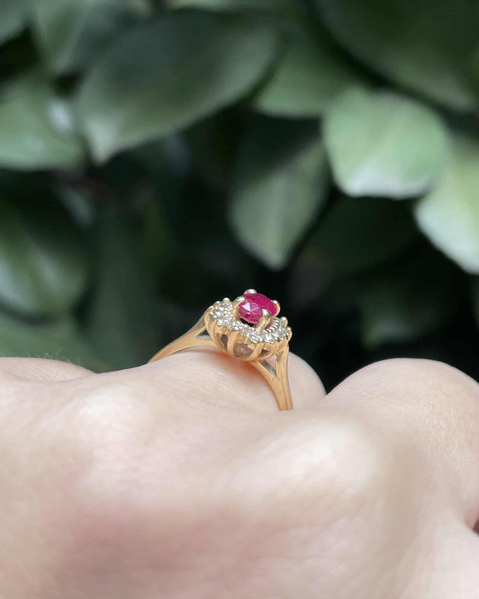 Bague Marguerite Rubis 0.55 carat &amp; Diamants "Arlety" - Elliade Paris