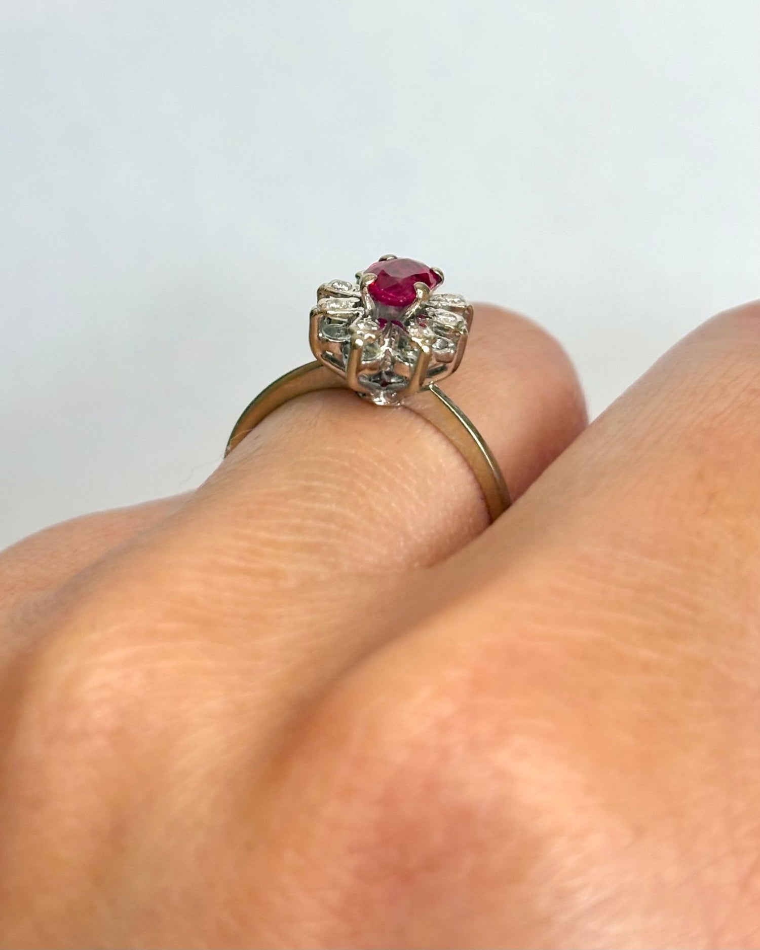 Bague Marguerite Rubis 0.57 carat &amp; Diamants "Tania" - Elliade Paris