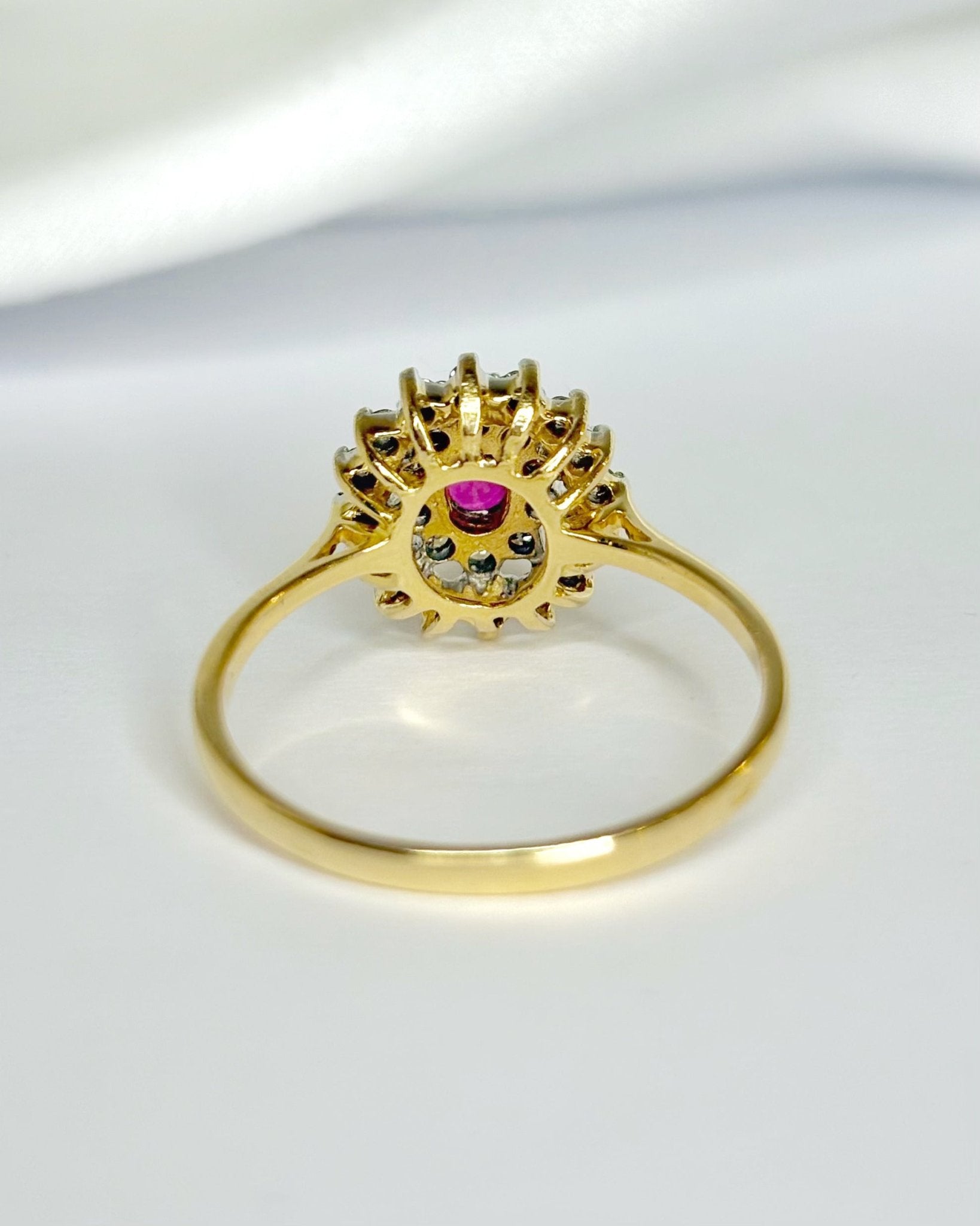 Bague Marguerite Rubis 0.60 carat &amp; Diamants 0.26 carat "Louise" - Elliade Paris