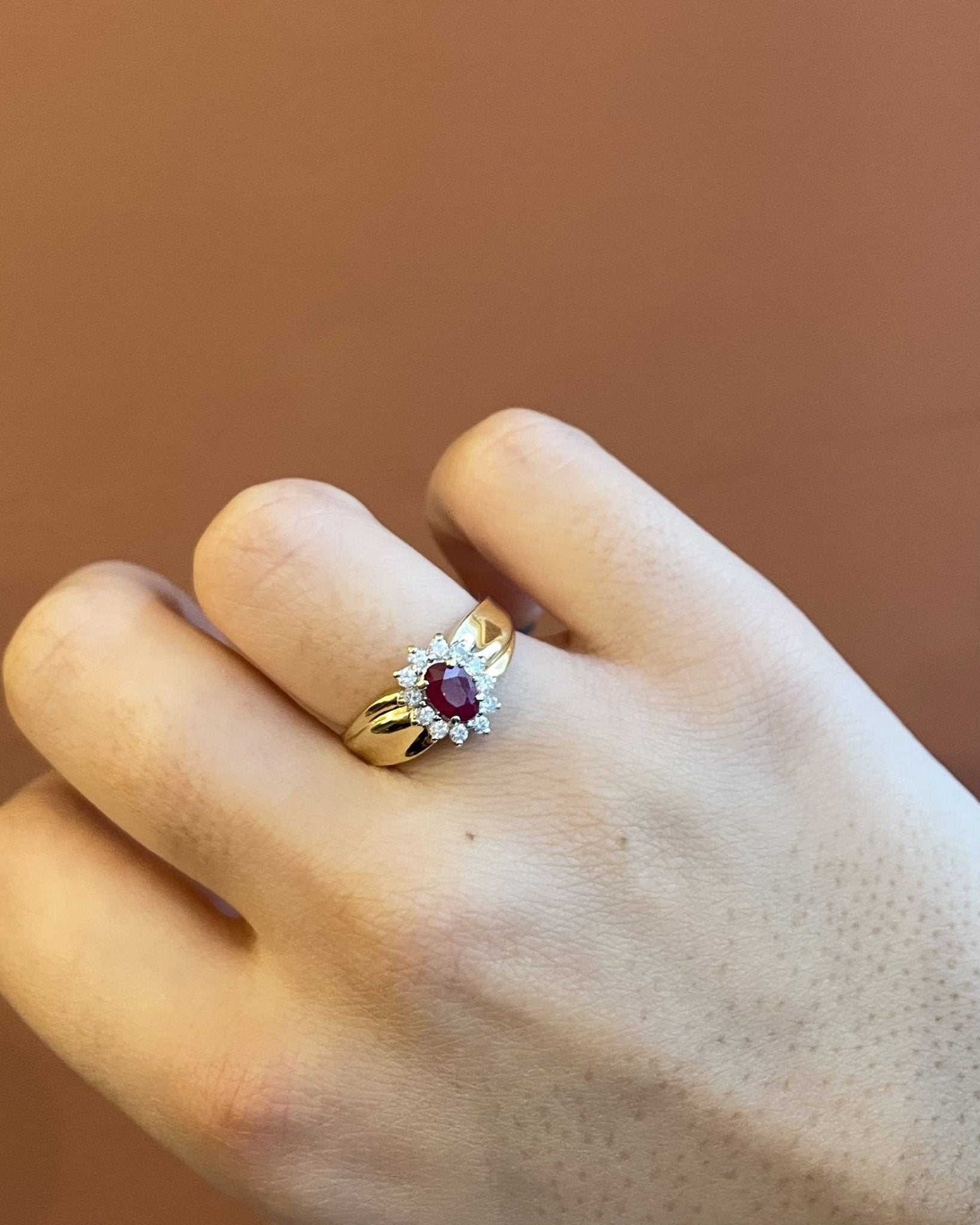 Bague Marguerite Rubis 0.60 carat &amp; Diamants &quot;Charlize&quot; - Elliade Paris
