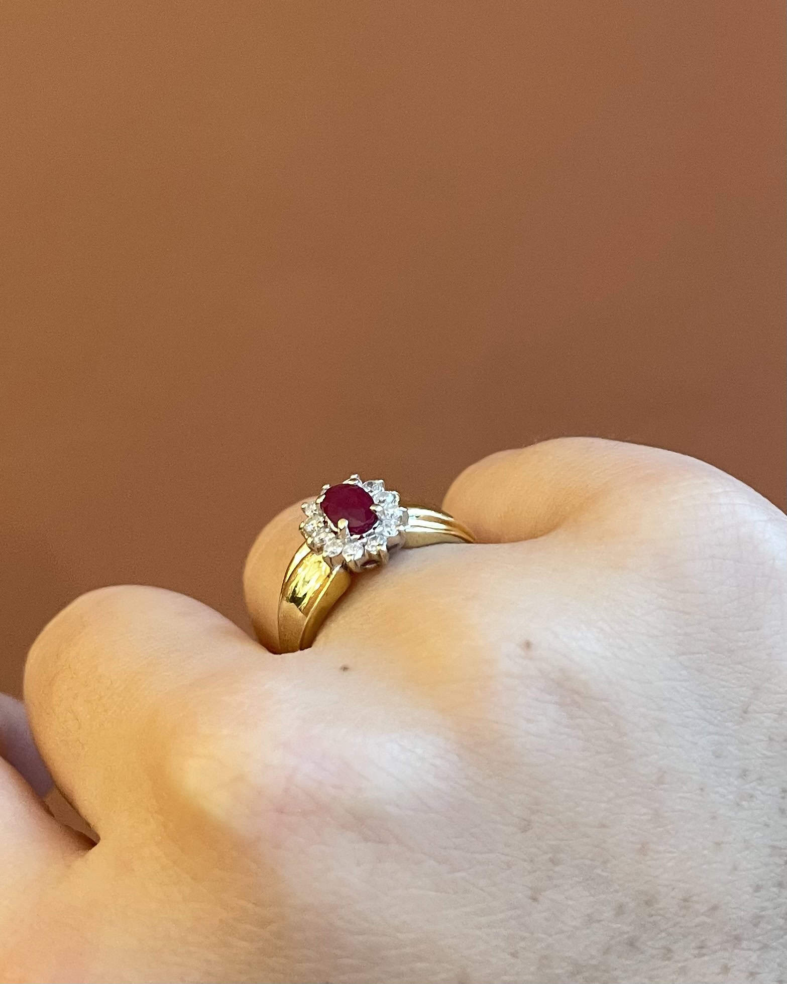 Bague Marguerite Rubis 0.60 carat &amp; Diamants &quot;Charlize&quot; - Elliade Paris