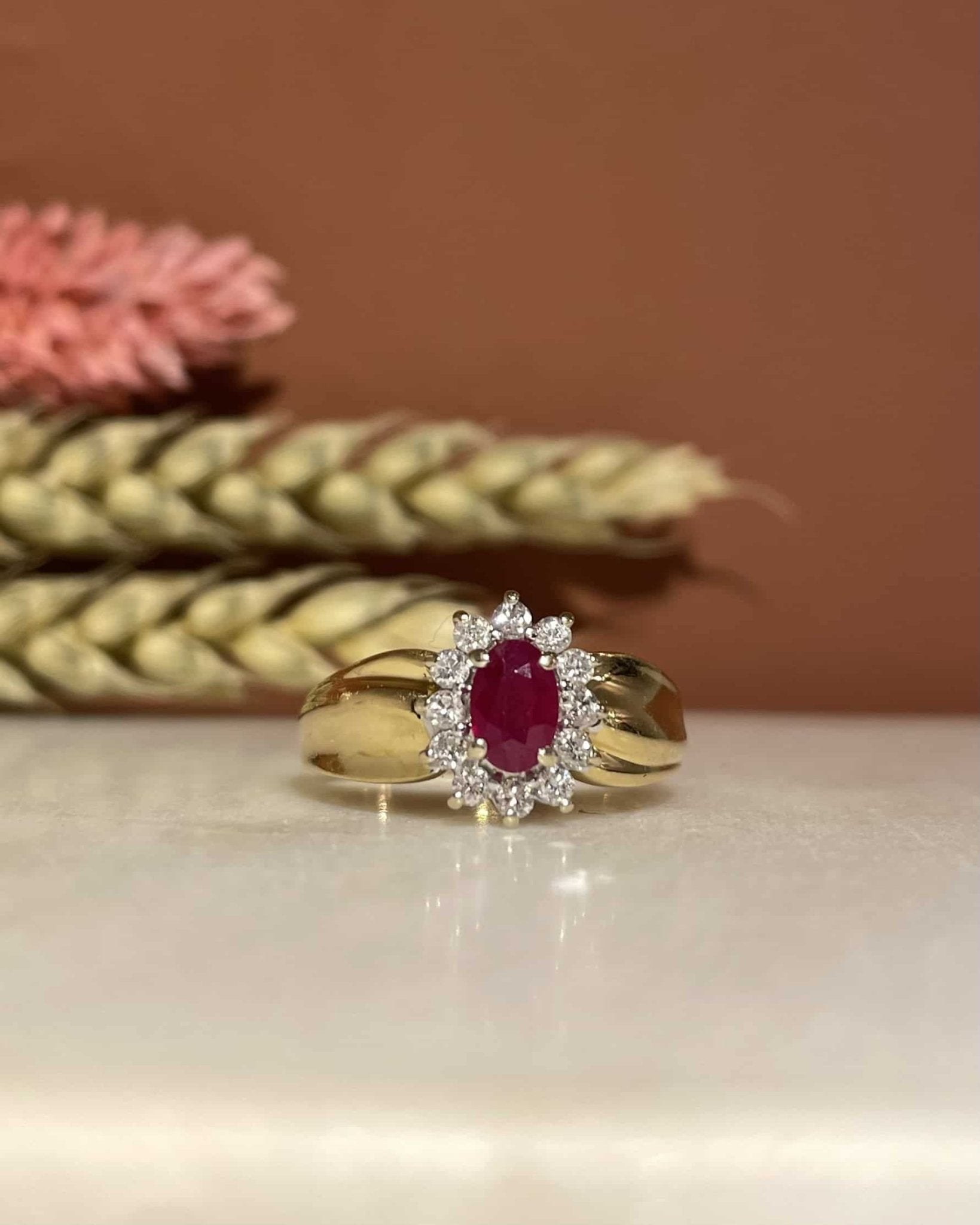 Bague Marguerite Rubis 0.60 carat &amp; Diamants "Charlize" - Elliade Paris