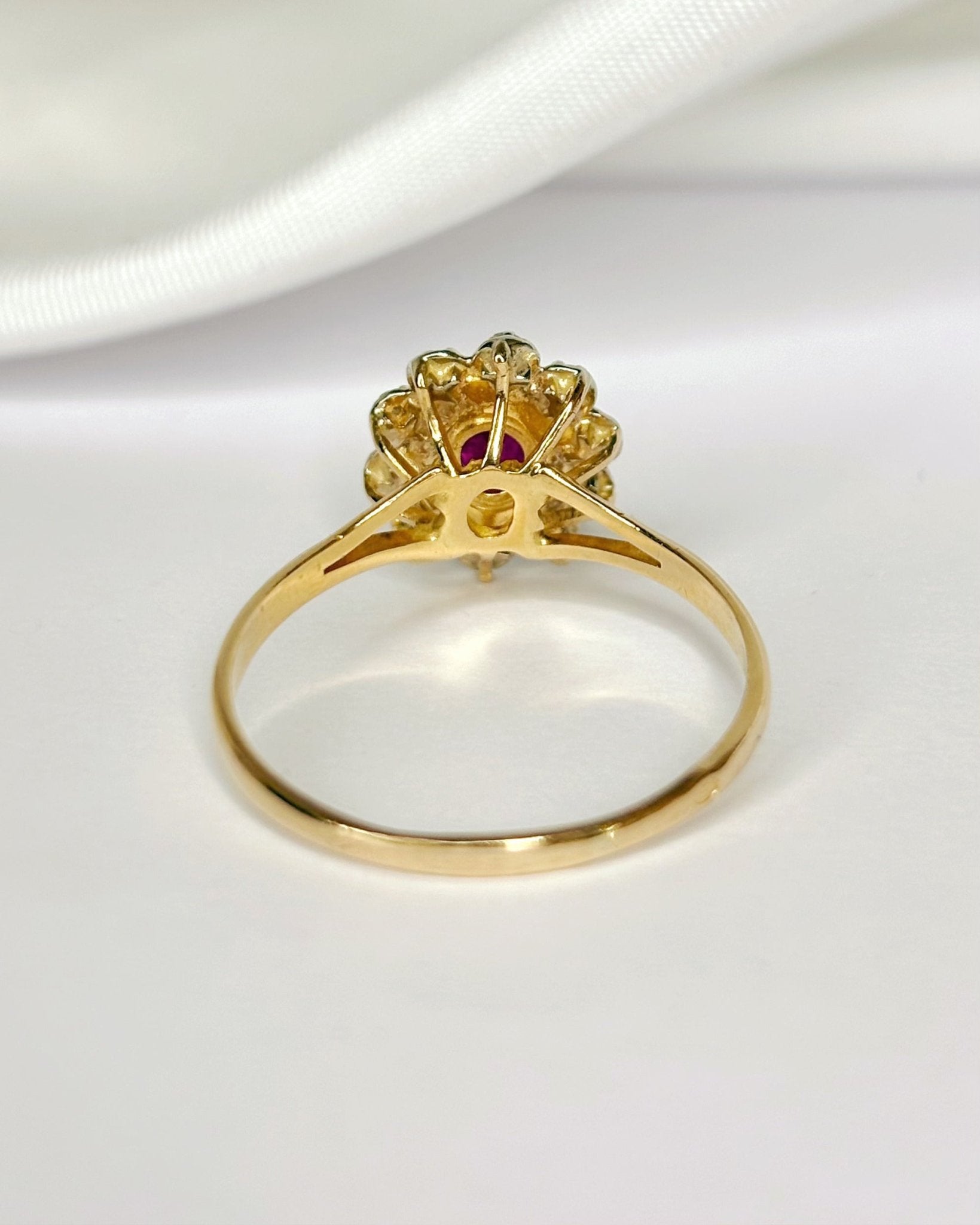 Bague Marguerite Rubis 0.60 carat &amp; Diamants "Coralie" - Elliade Paris