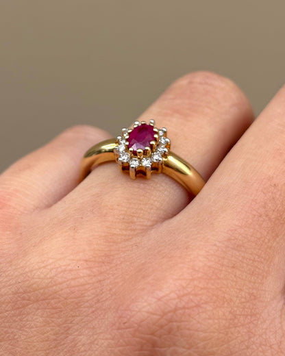 Bague Marguerite Rubis 0.62 carat &amp; 12 Diamants &quot;Micha&quot; - Elliade Paris