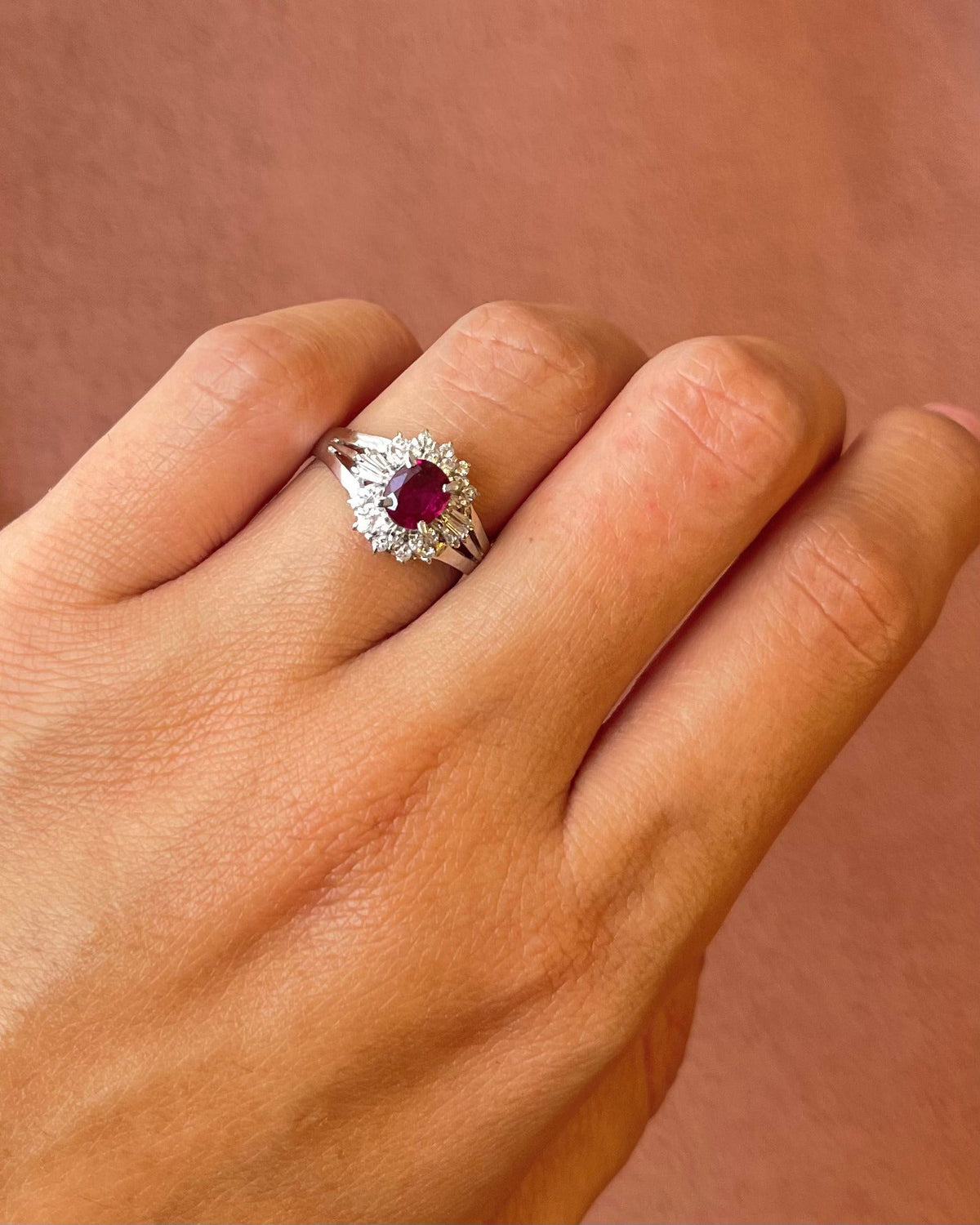 Bague Marguerite Rubis 0.64 carat &amp; Diamants 0.25 carat "Vivienne" - Elliade Paris