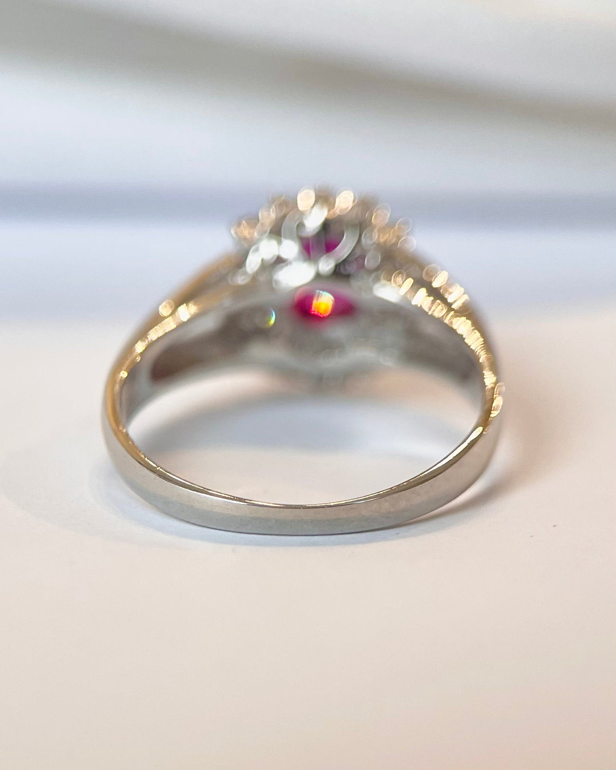 Bague Marguerite Rubis 0.64 carat &amp; Diamants 0.25 carat "Vivienne" - Elliade Paris
