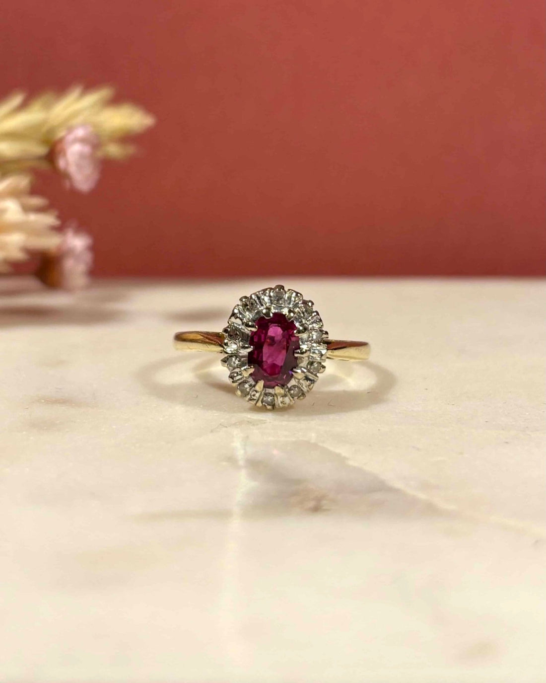 Bague Marguerite Rubis 0.65 carat &amp; Diamants &quot;Maima&quot; - Elliade Paris