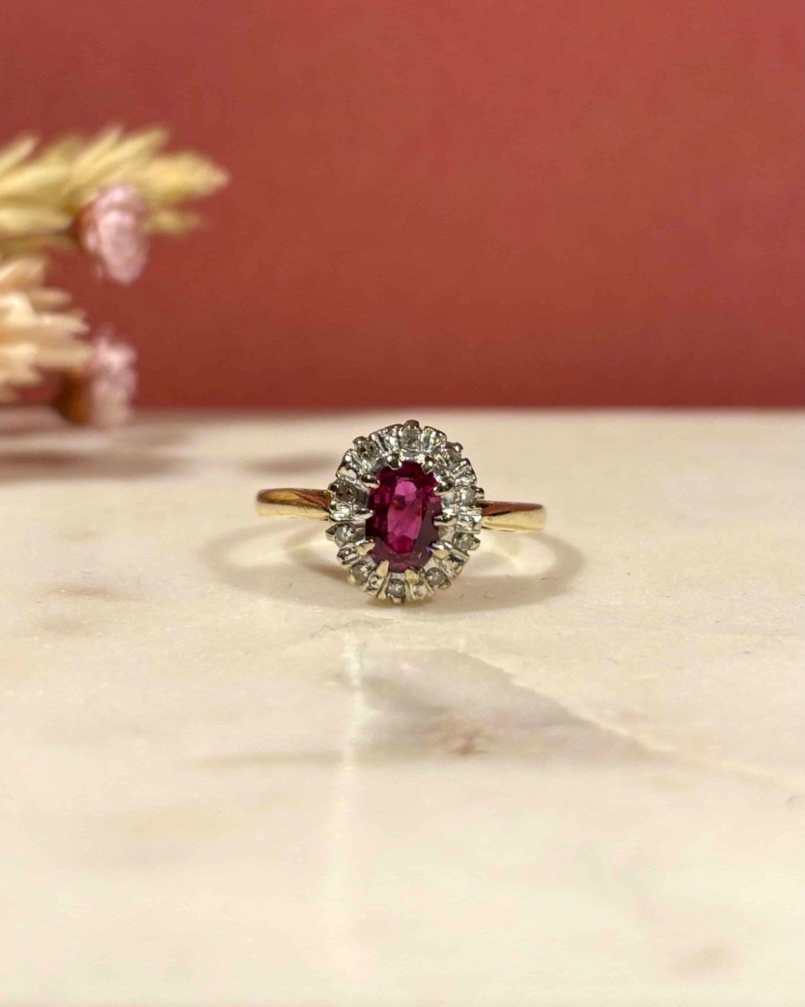 Bague Marguerite Rubis 0.65 carat &amp; Diamants "Maima" - Elliade Paris